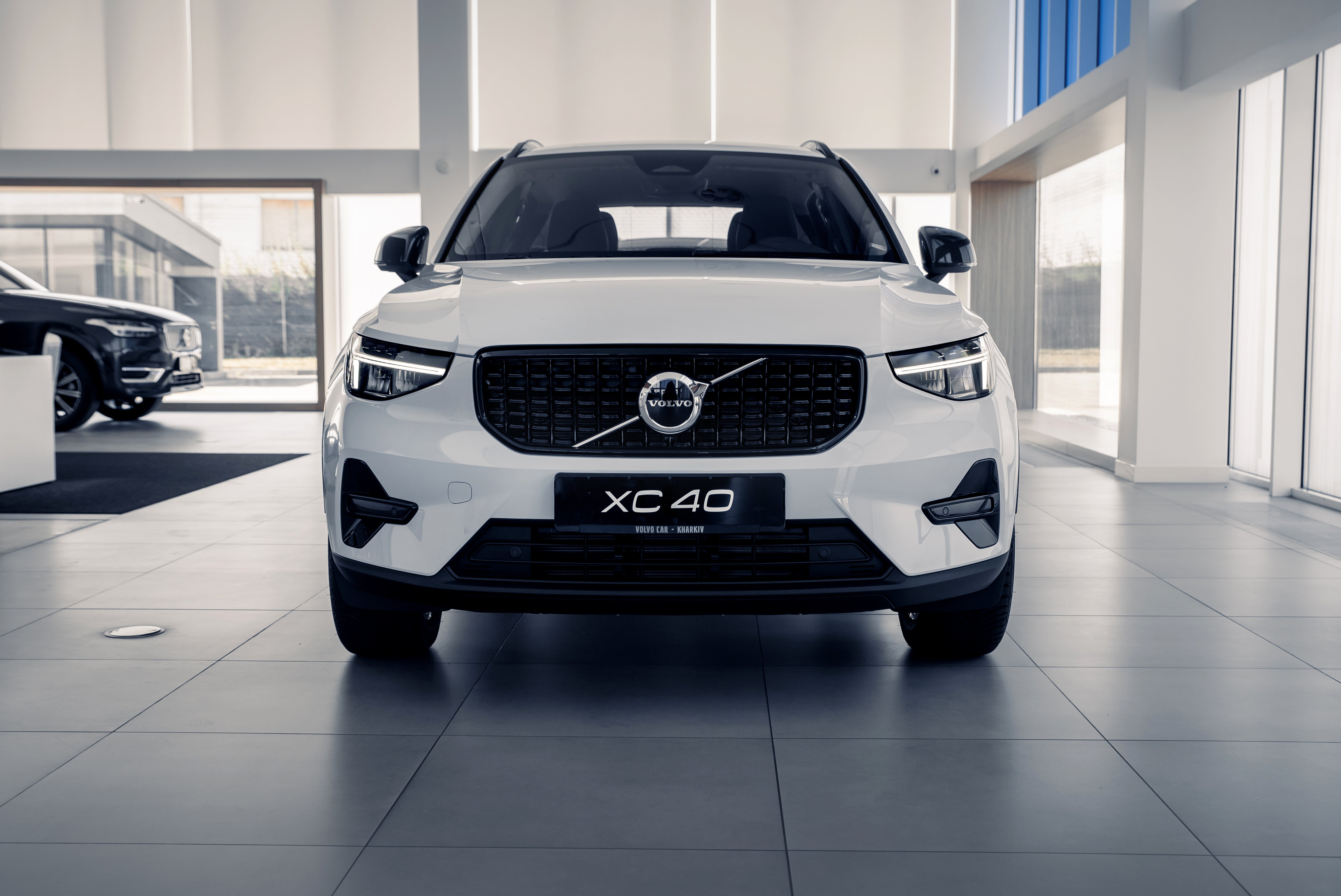 Volvo XC40 B5 Plus Dark Crystal White - Charcoal/Connect/Charcoal 2026
