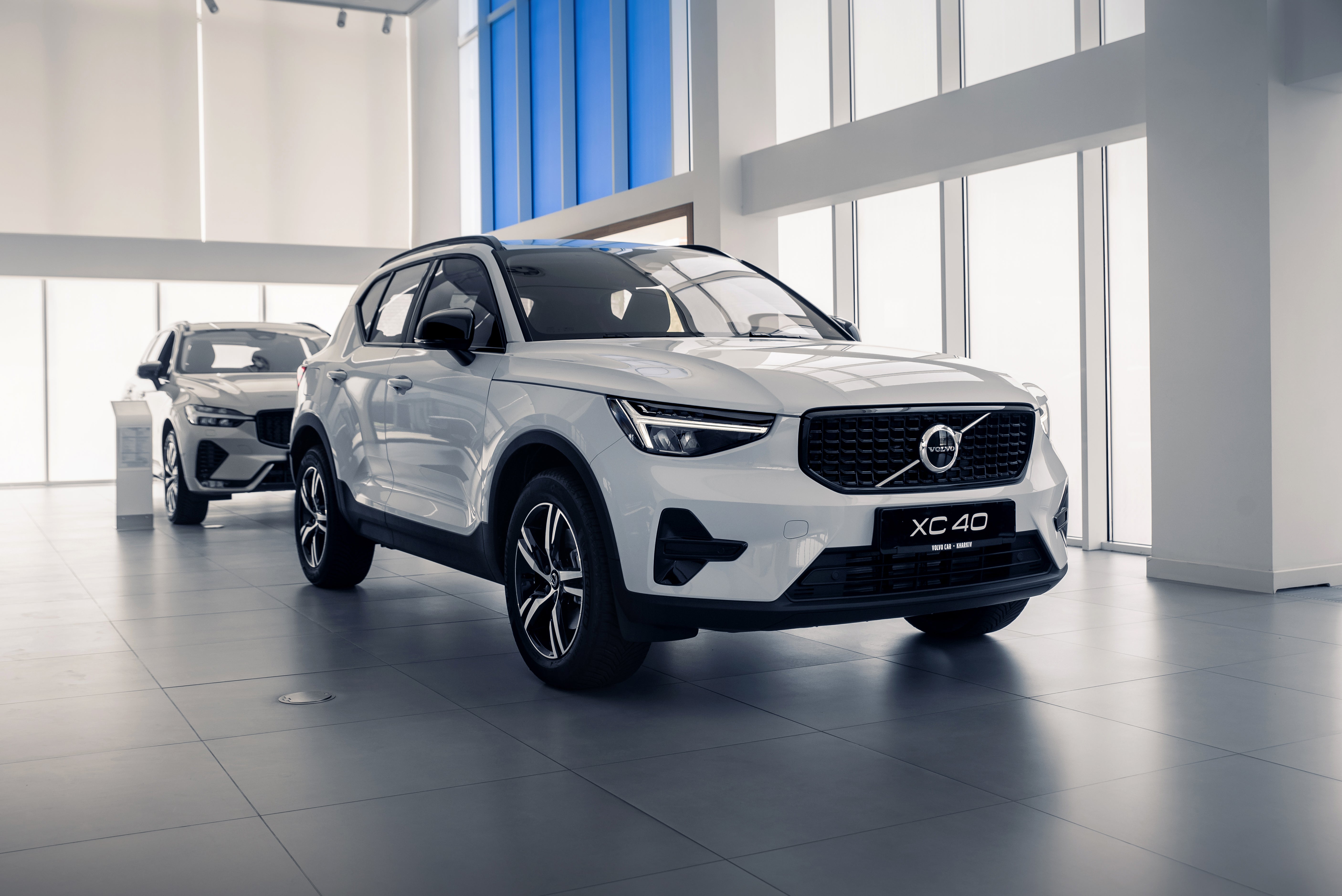 Volvo XC40 B5 Plus Dark Crystal White - Charcoal/Connect/Charcoal 2026