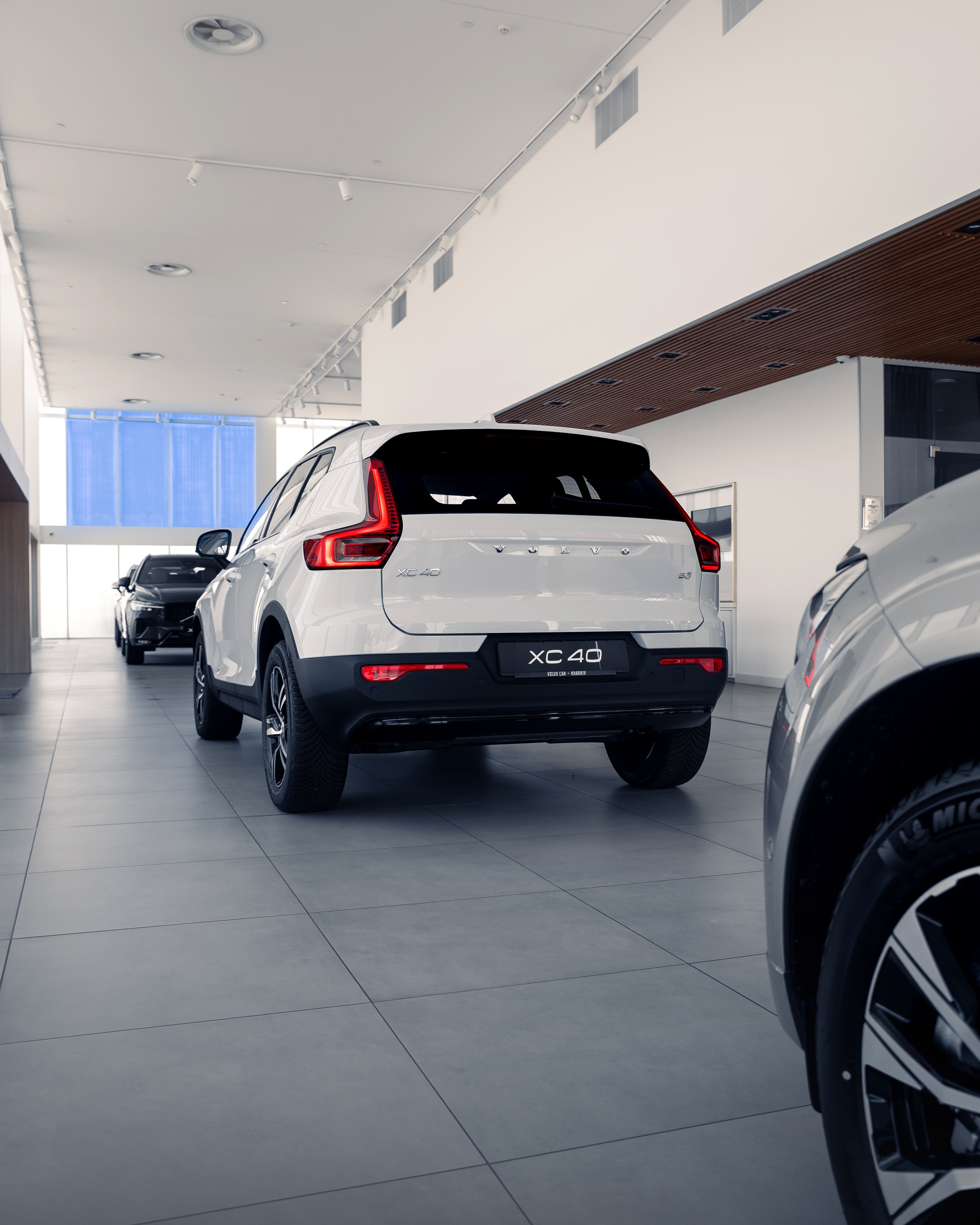 Volvo XC40 B5 Plus Dark Crystal White - Charcoal/Connect/Charcoal 2026