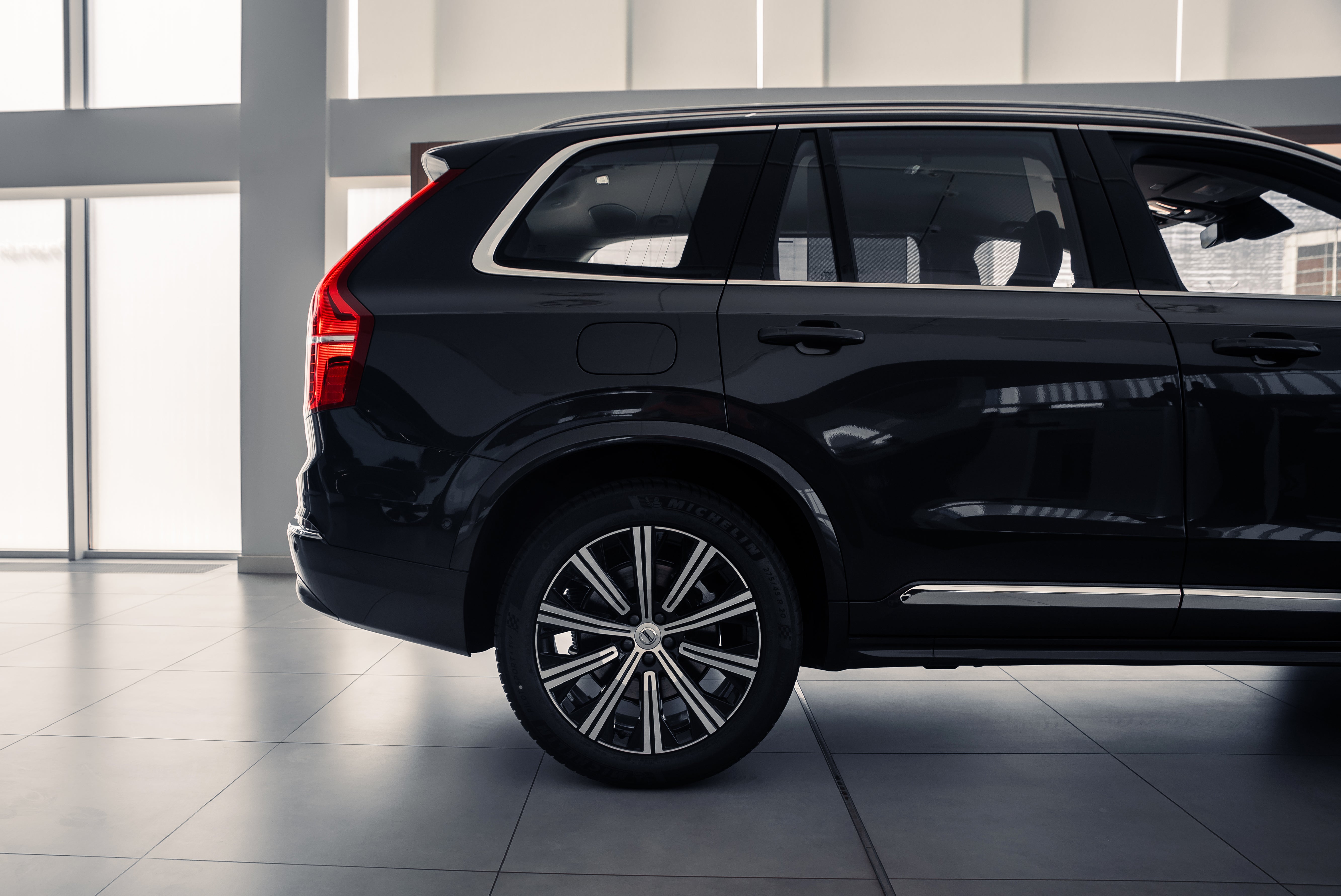 Volvo XC90 B5 Ultra Bright Onyx Black 2024
