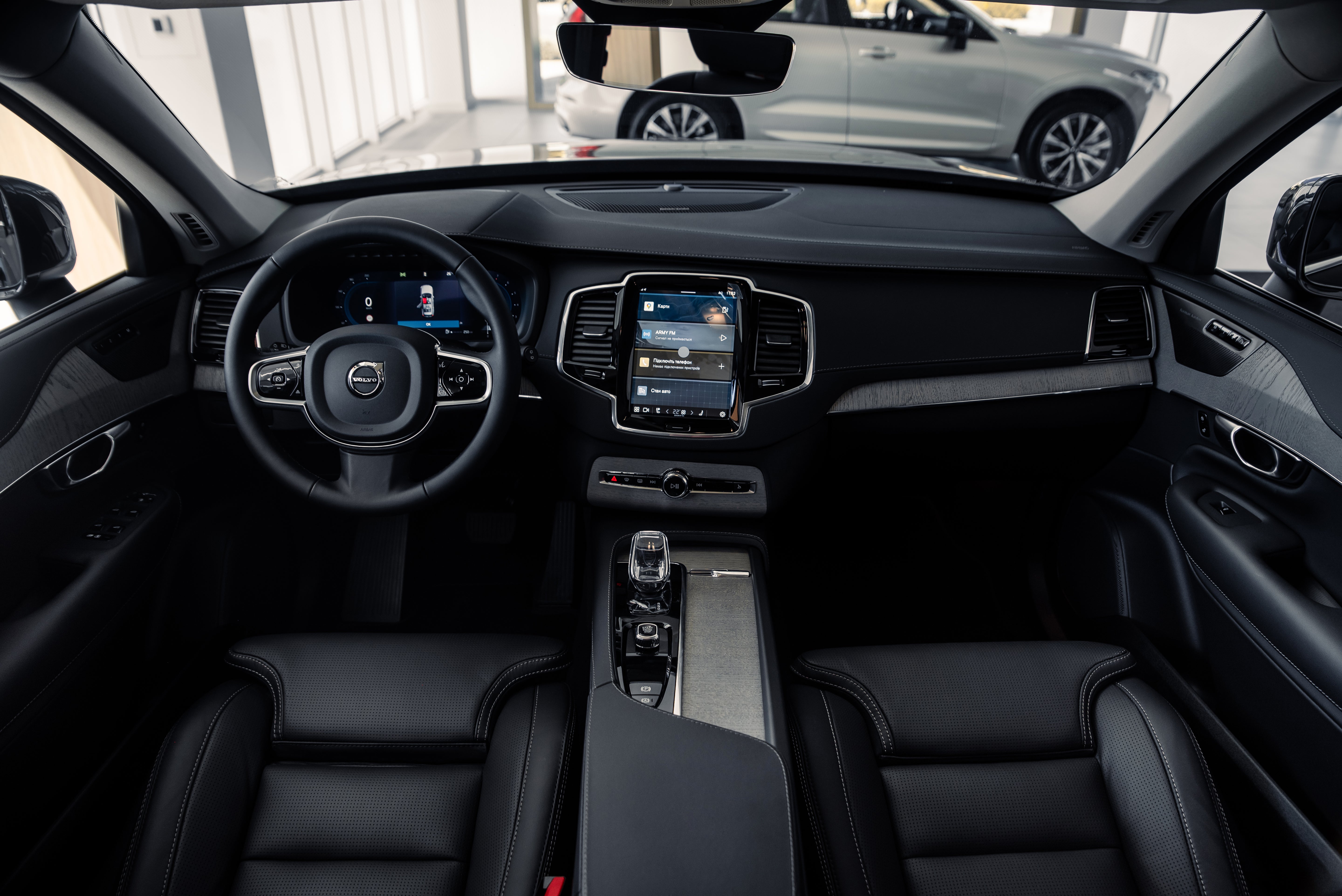 Volvo XC90 B5 Ultra Bright Onyx Black 2024