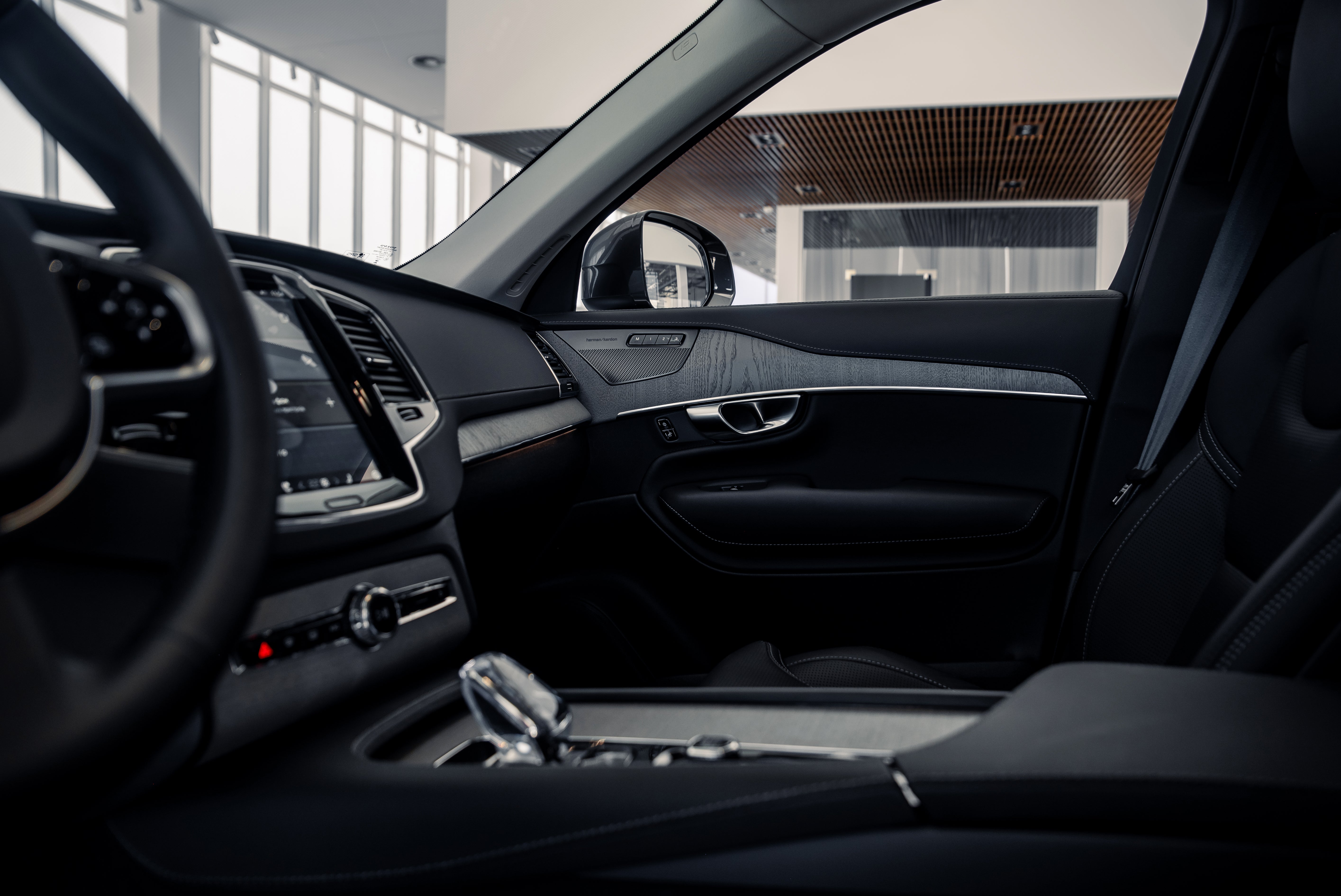 Volvo XC90 B5 Ultra Bright Onyx Black 2024