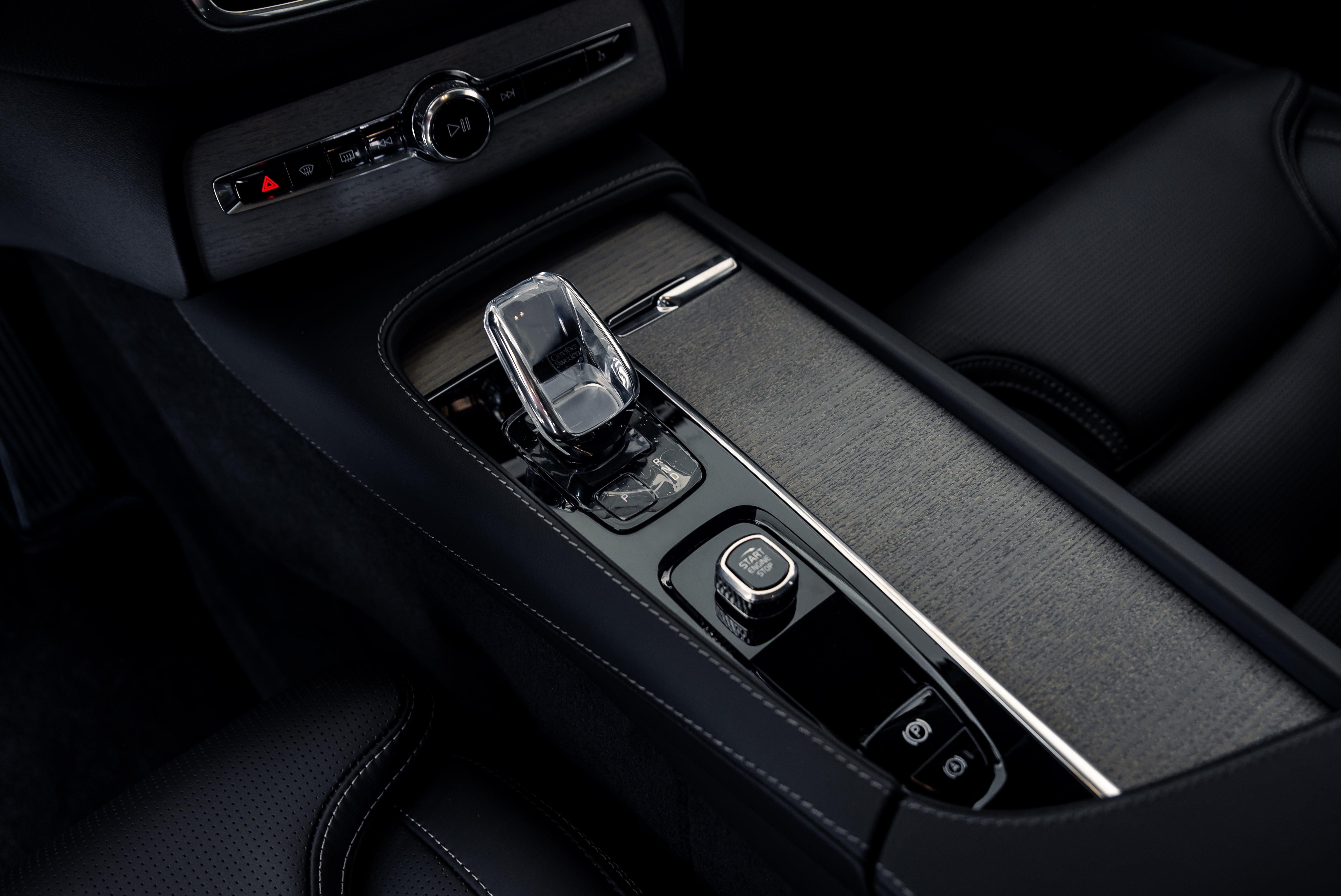 Volvo XC90 B5 Ultra Bright Onyx Black 2024
