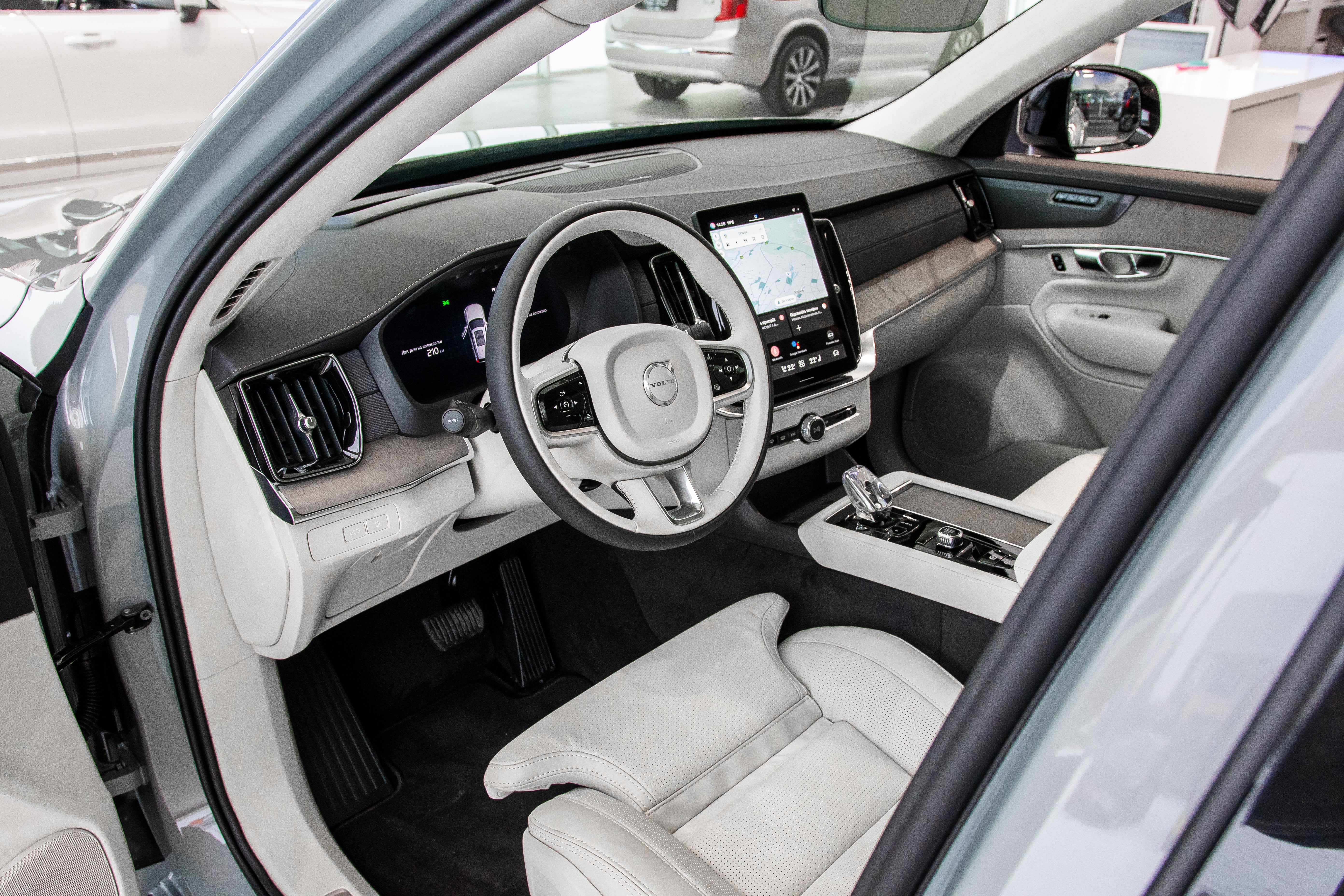 Volvo XC90 2025 T8 Ultra Vapour Grey