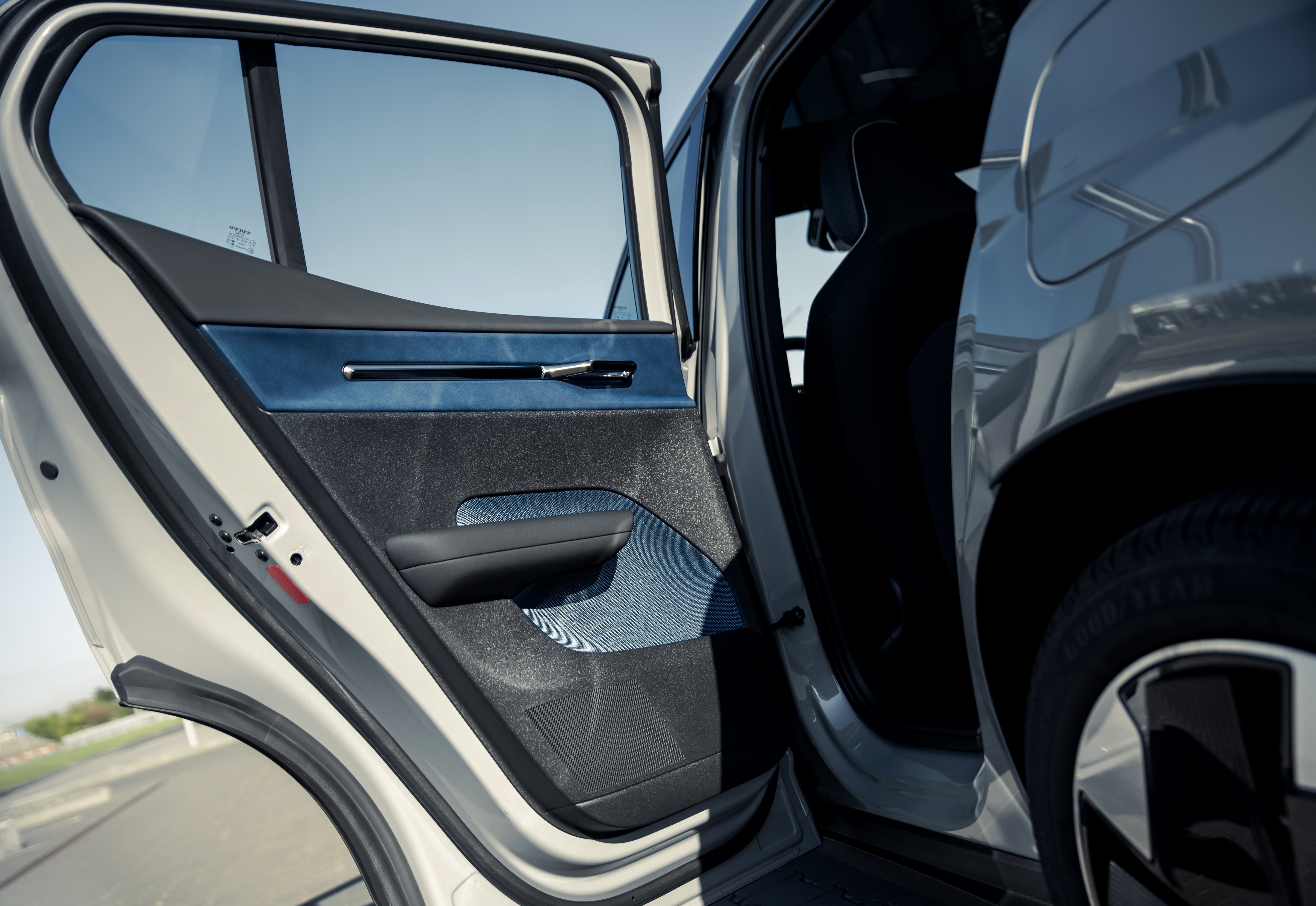 Volvo EX30 Ultra Cloud Blue