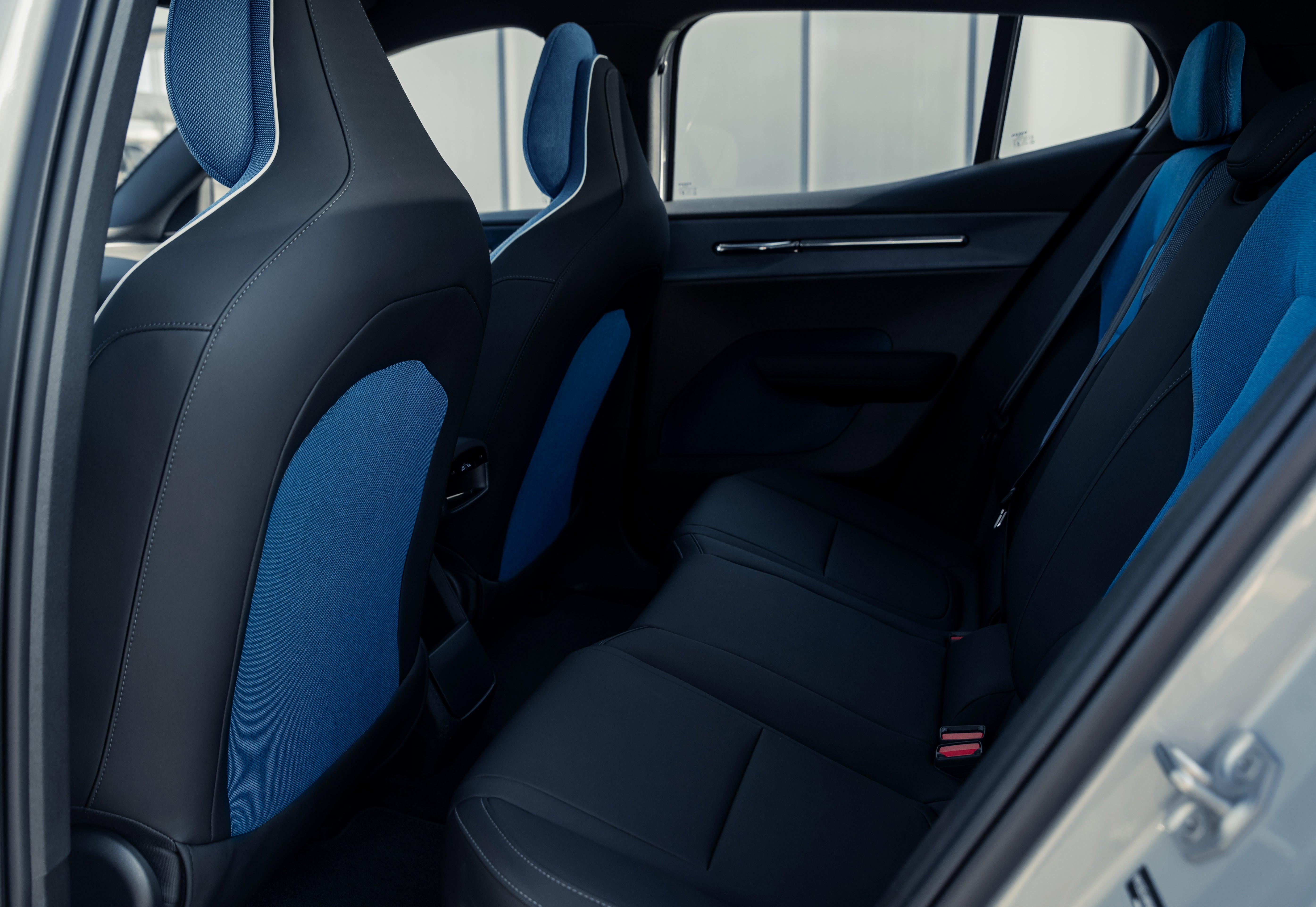 Volvo EX30 Ultra Cloud Blue