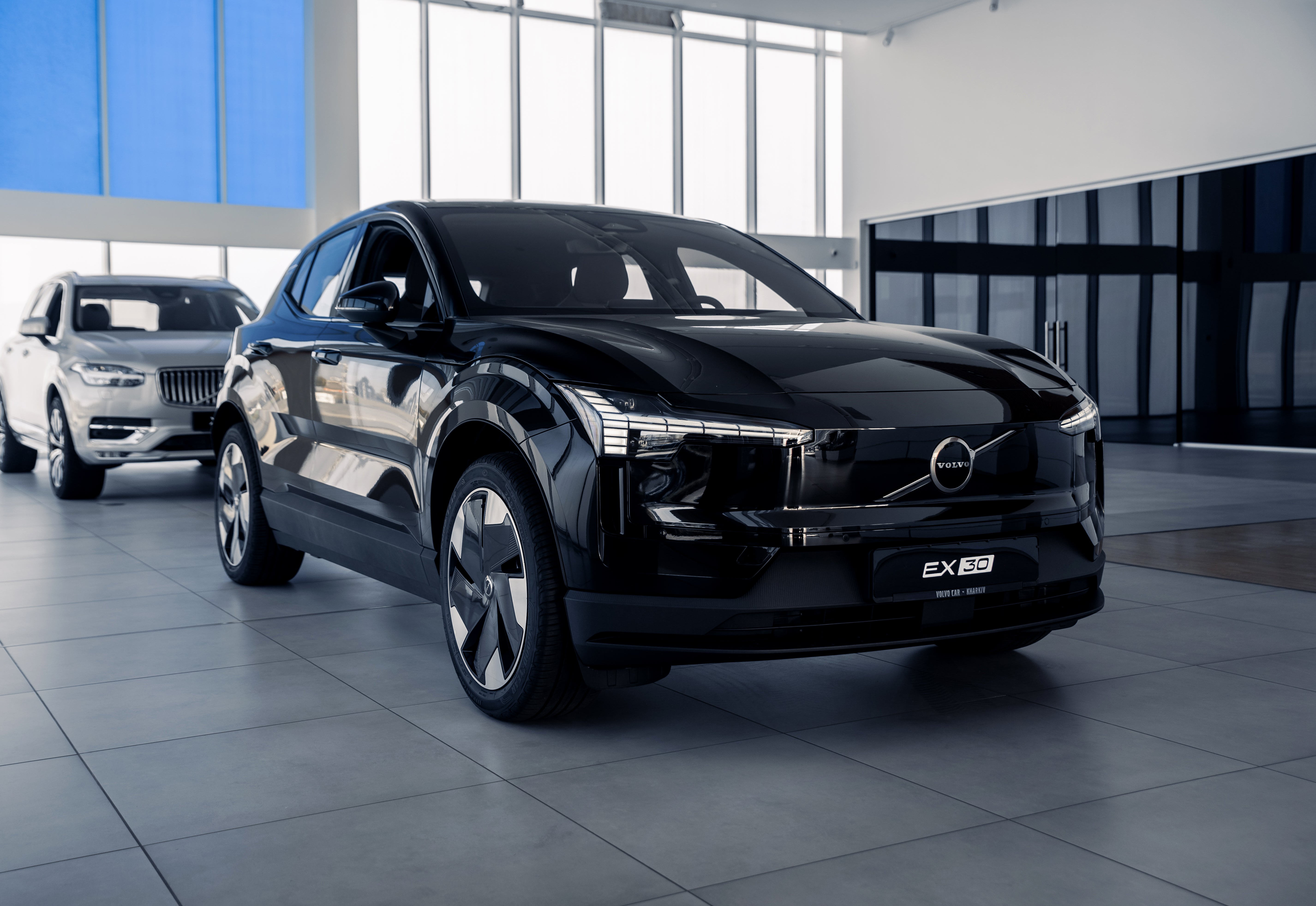 Volvo EX30 Plus Onyx Black