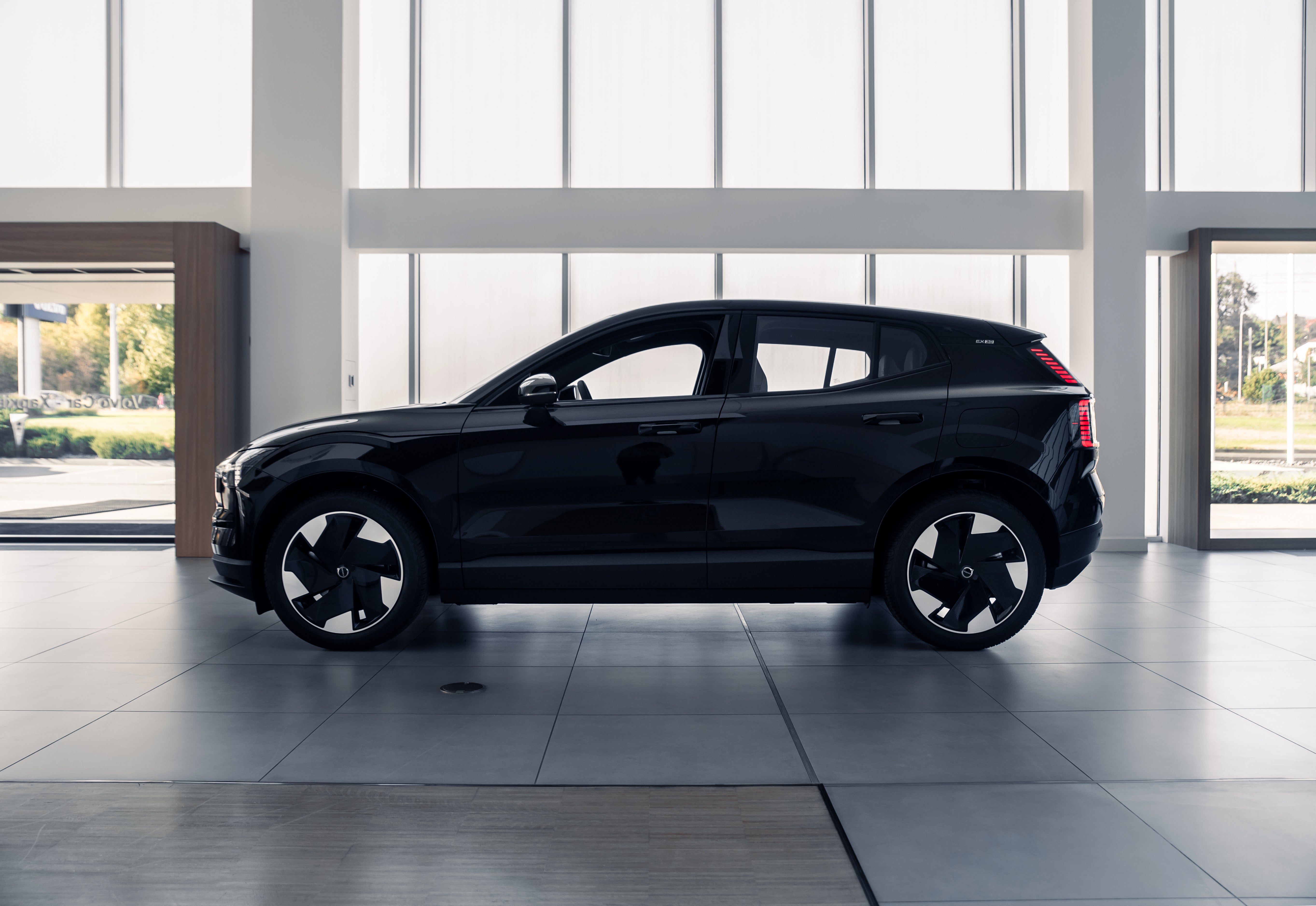 Volvo EX30 Plus Onyx Black
