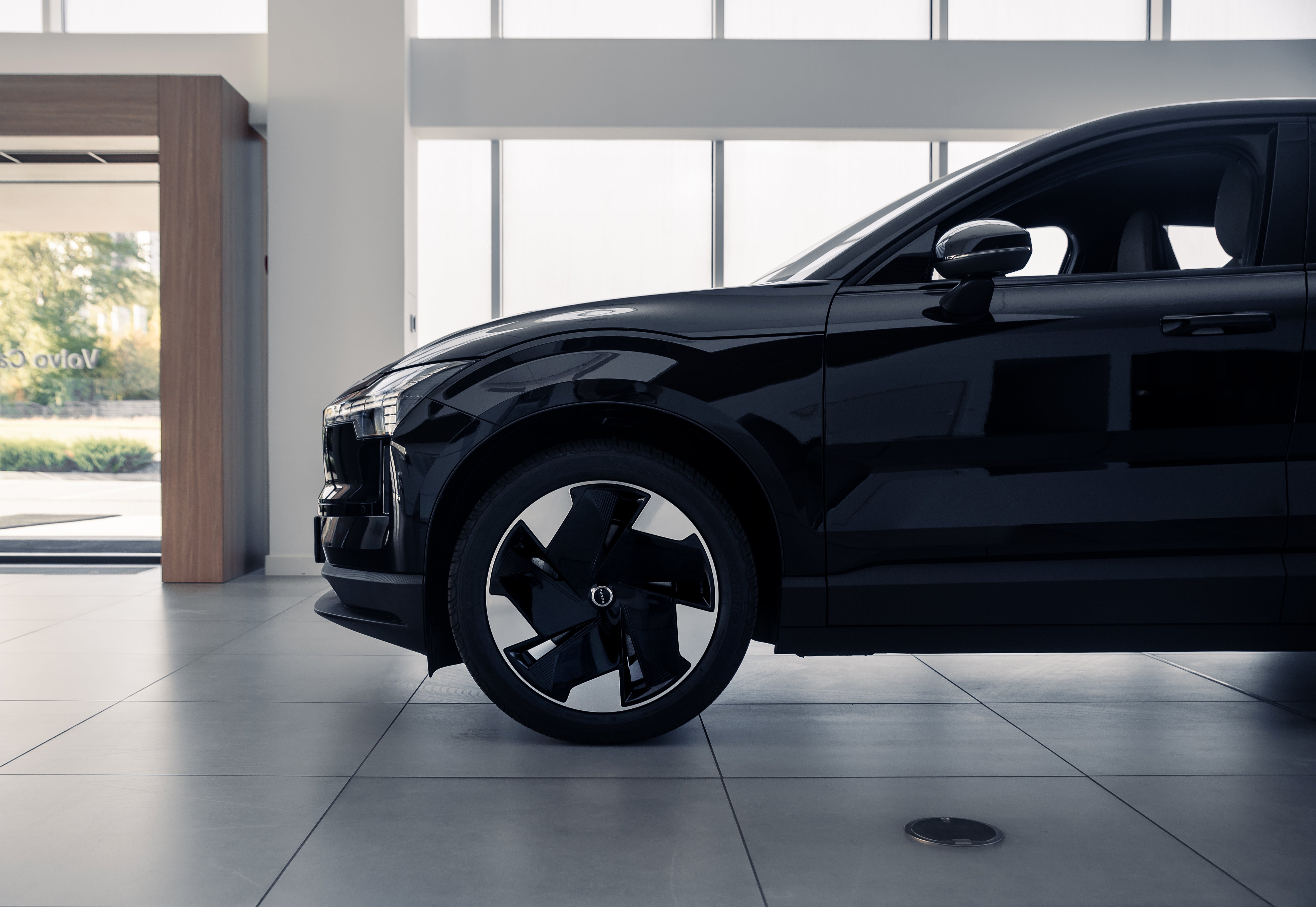 Volvo EX30 Plus Onyx Black