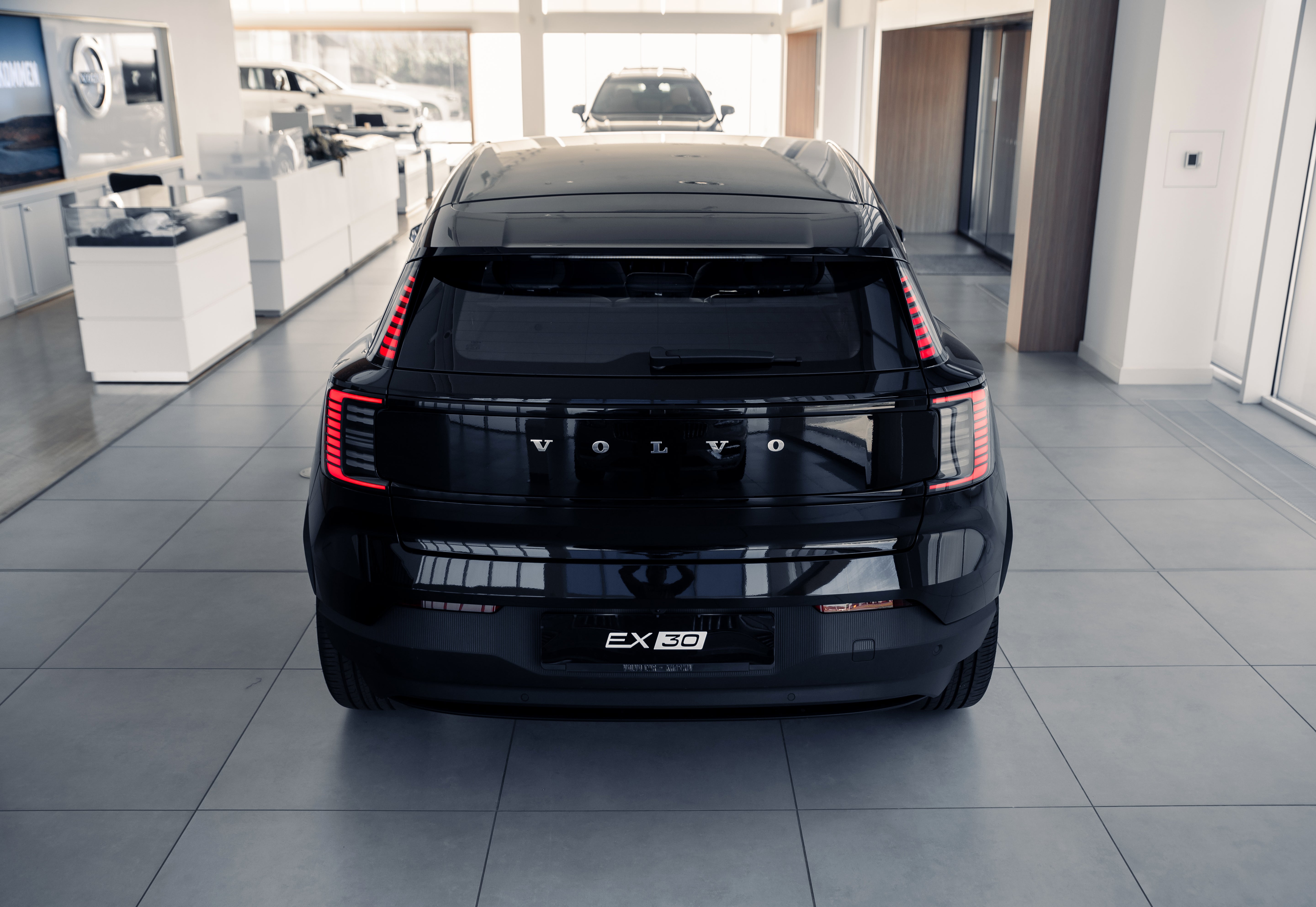 Volvo EX30 Plus Onyx Black
