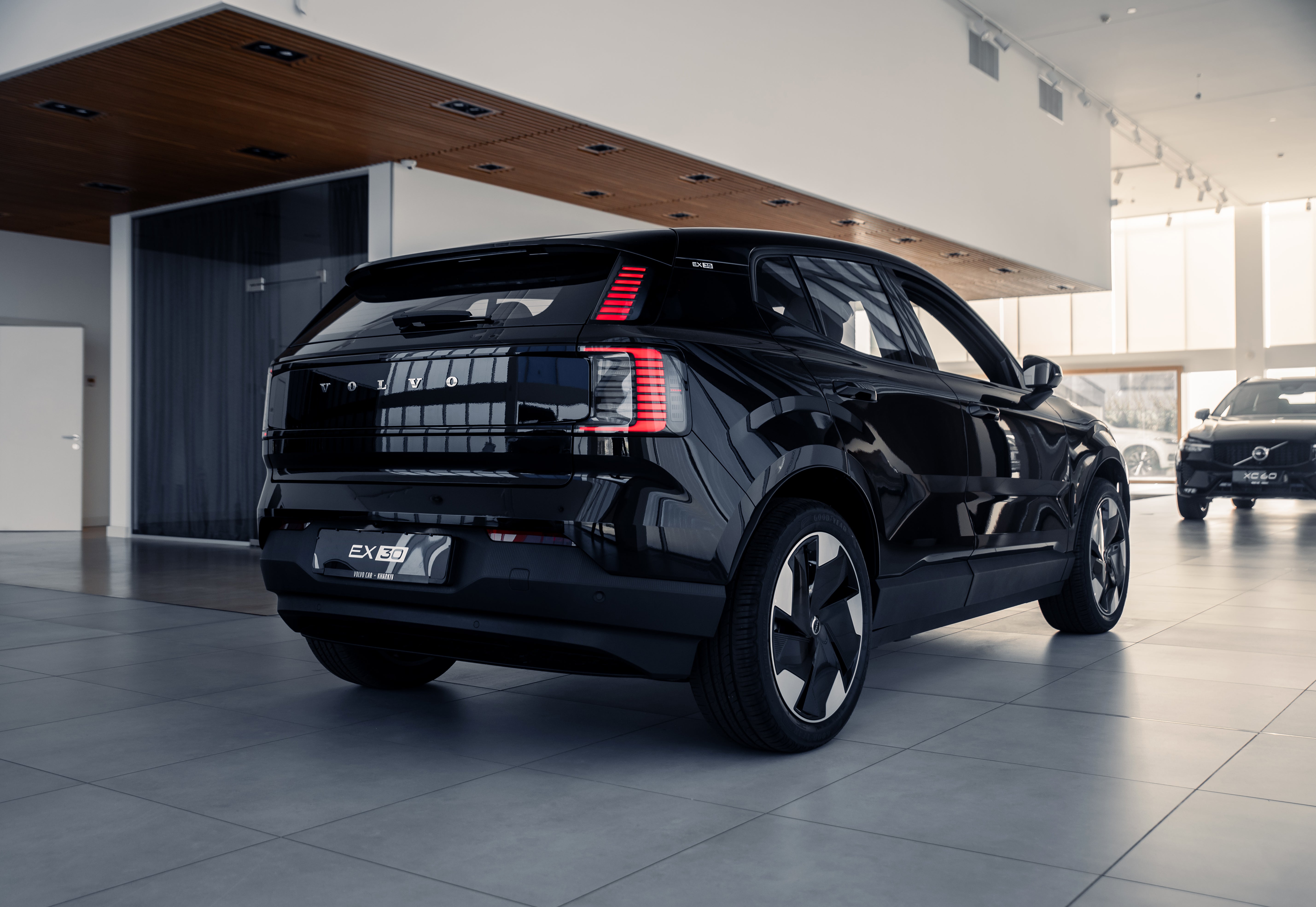 Volvo EX30 Plus Onyx Black