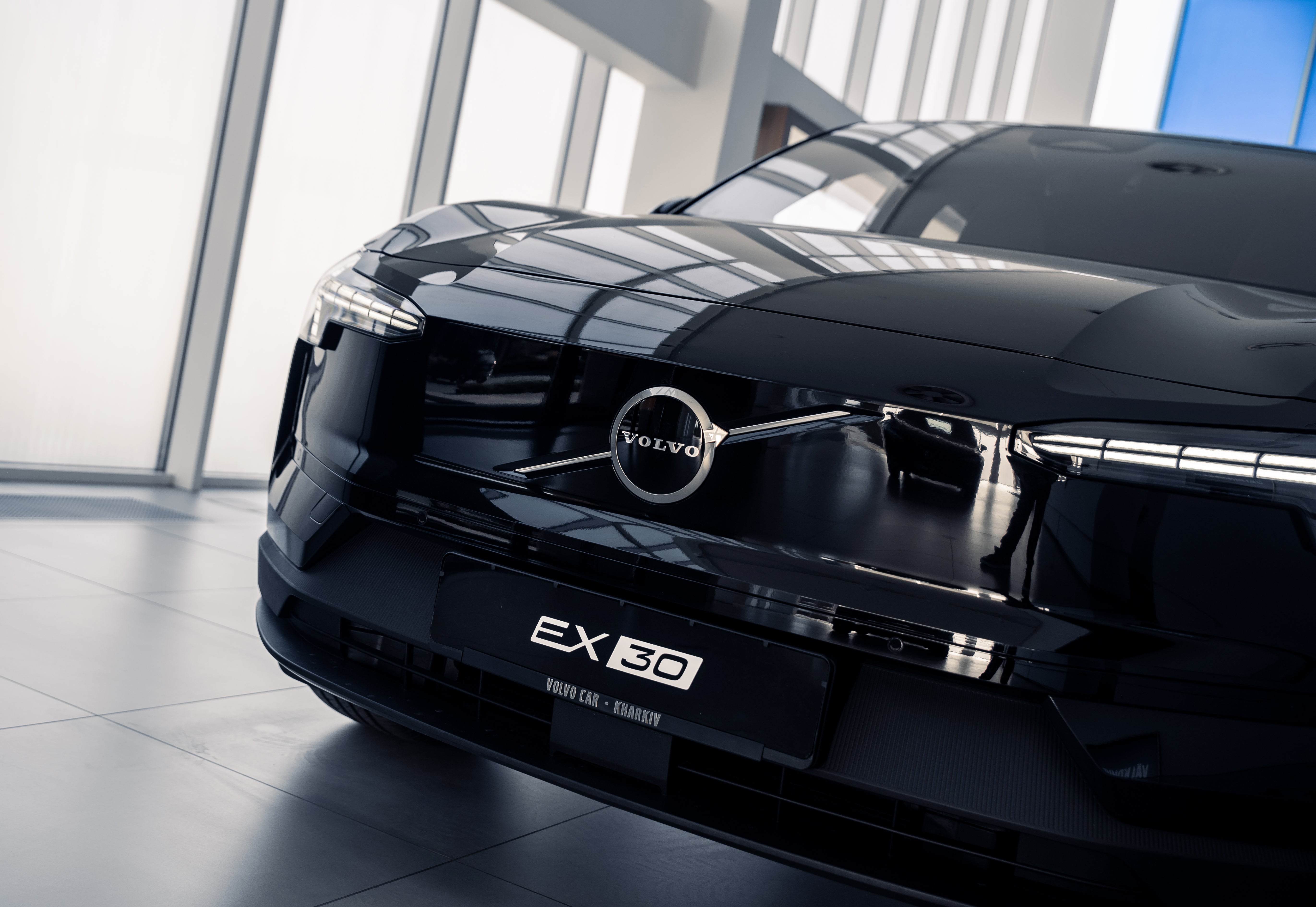 Volvo EX30 Plus Onyx Black