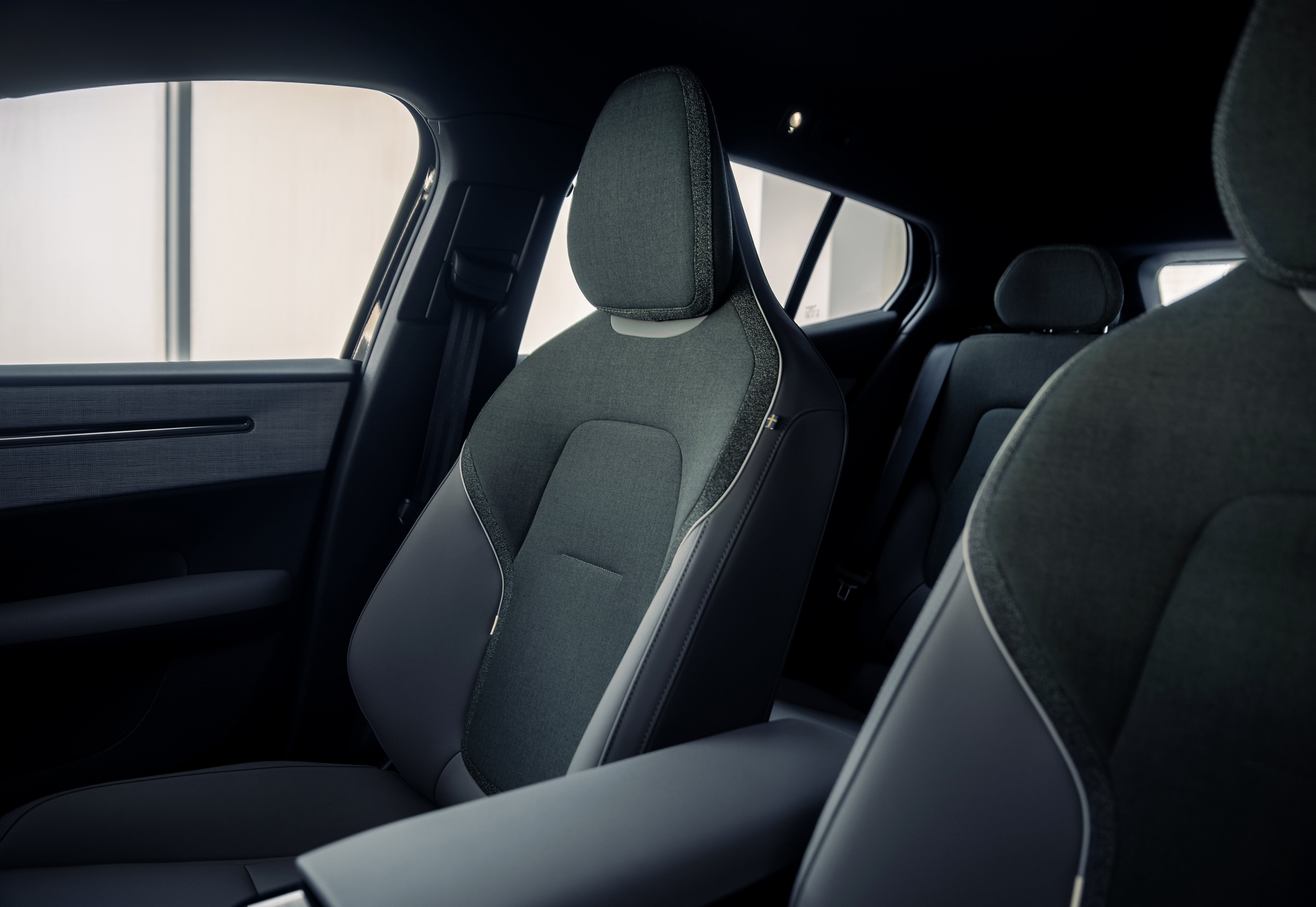 Volvo EX30 Plus Onyx Black