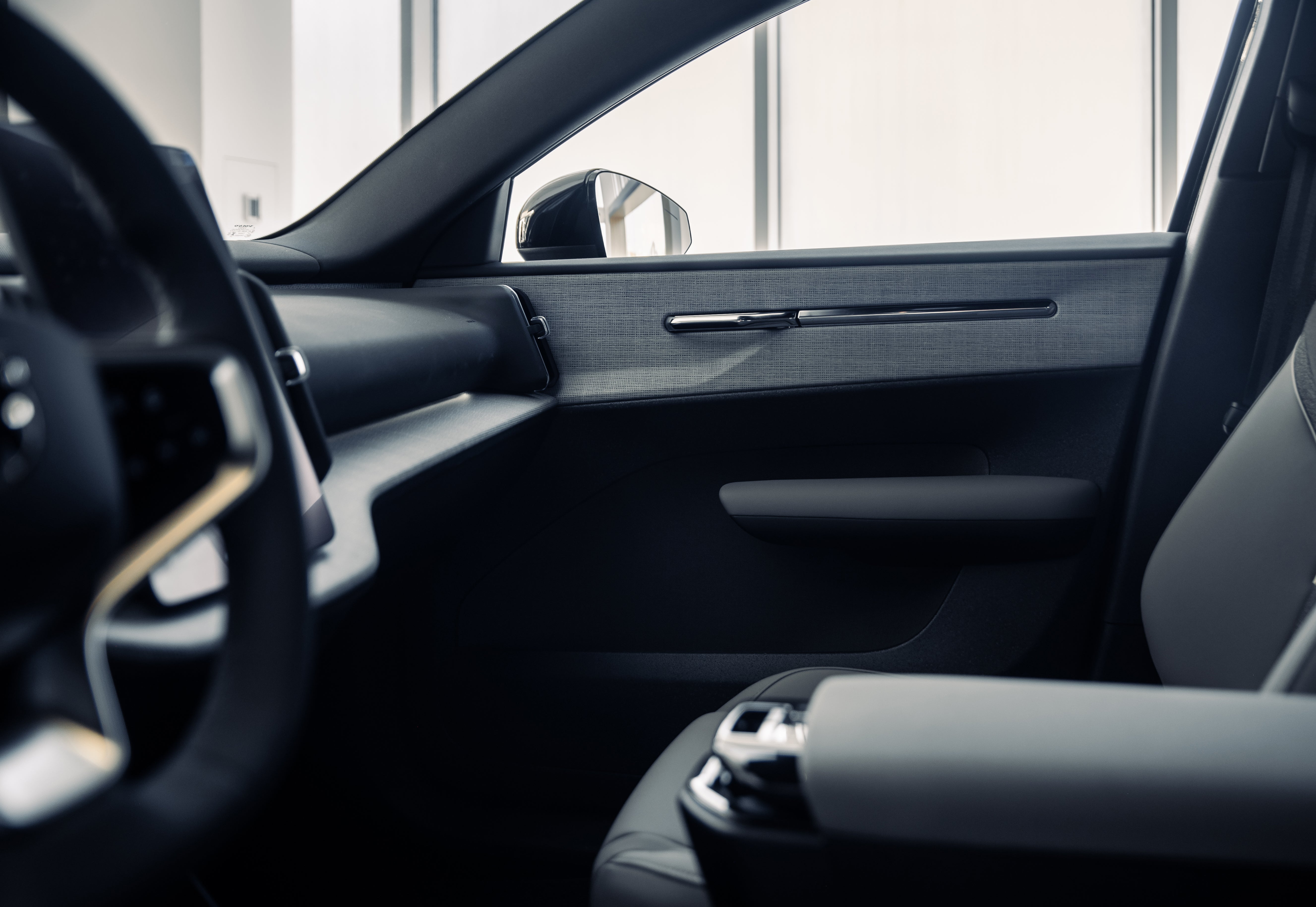 Volvo EX30 Plus Onyx Black