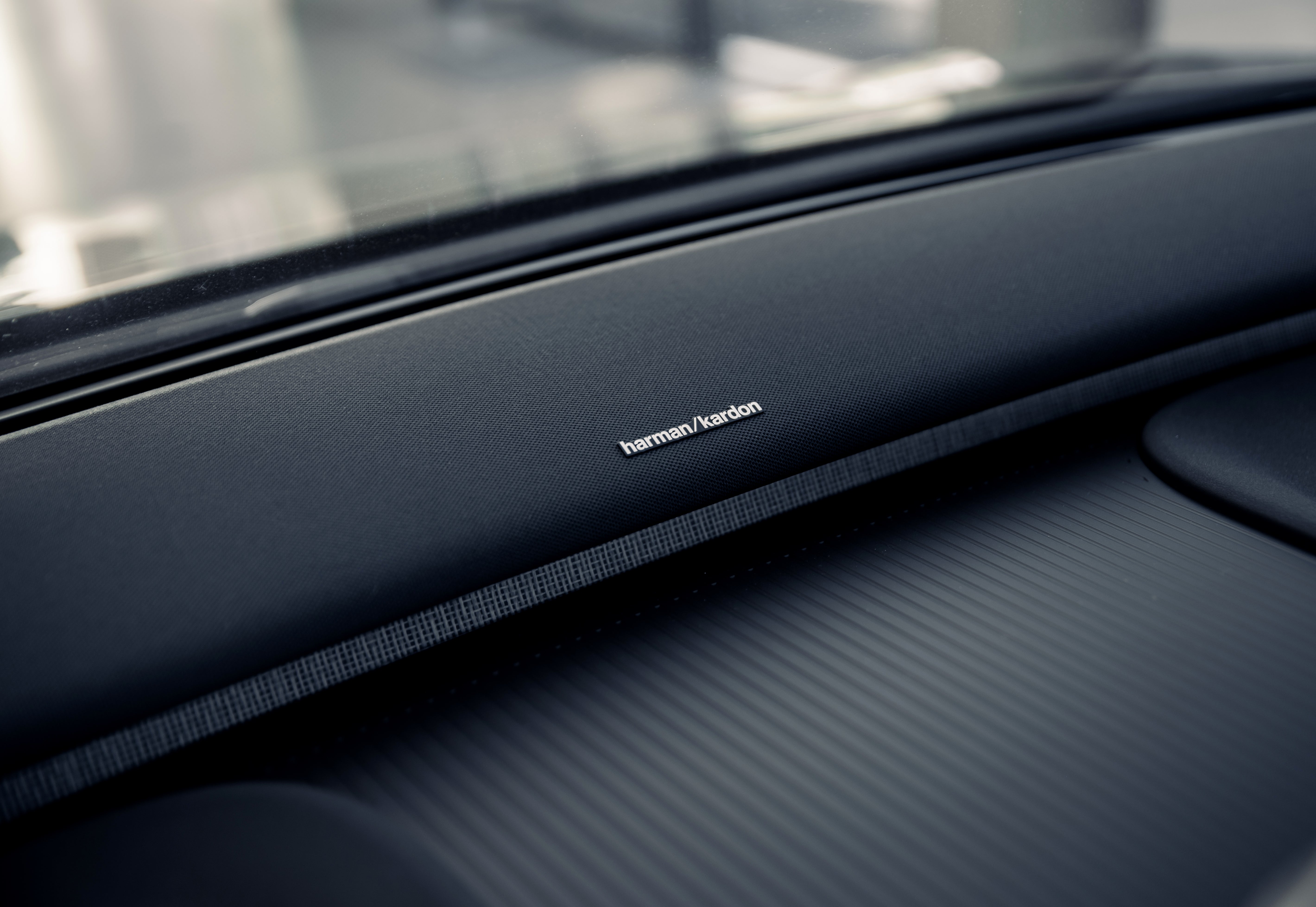 Volvo EX30 Plus Onyx Black
