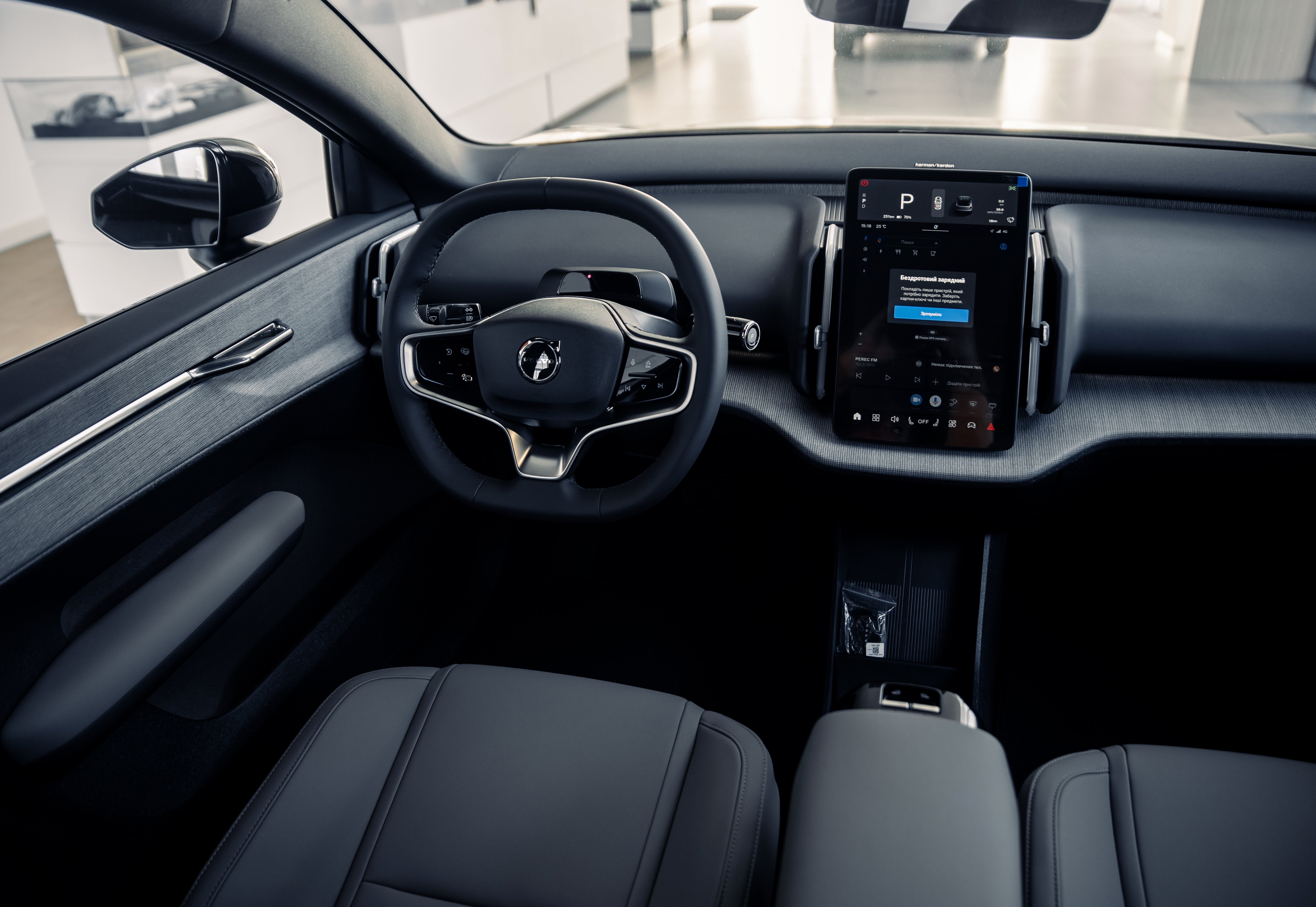 Volvo EX30 Plus Onyx Black