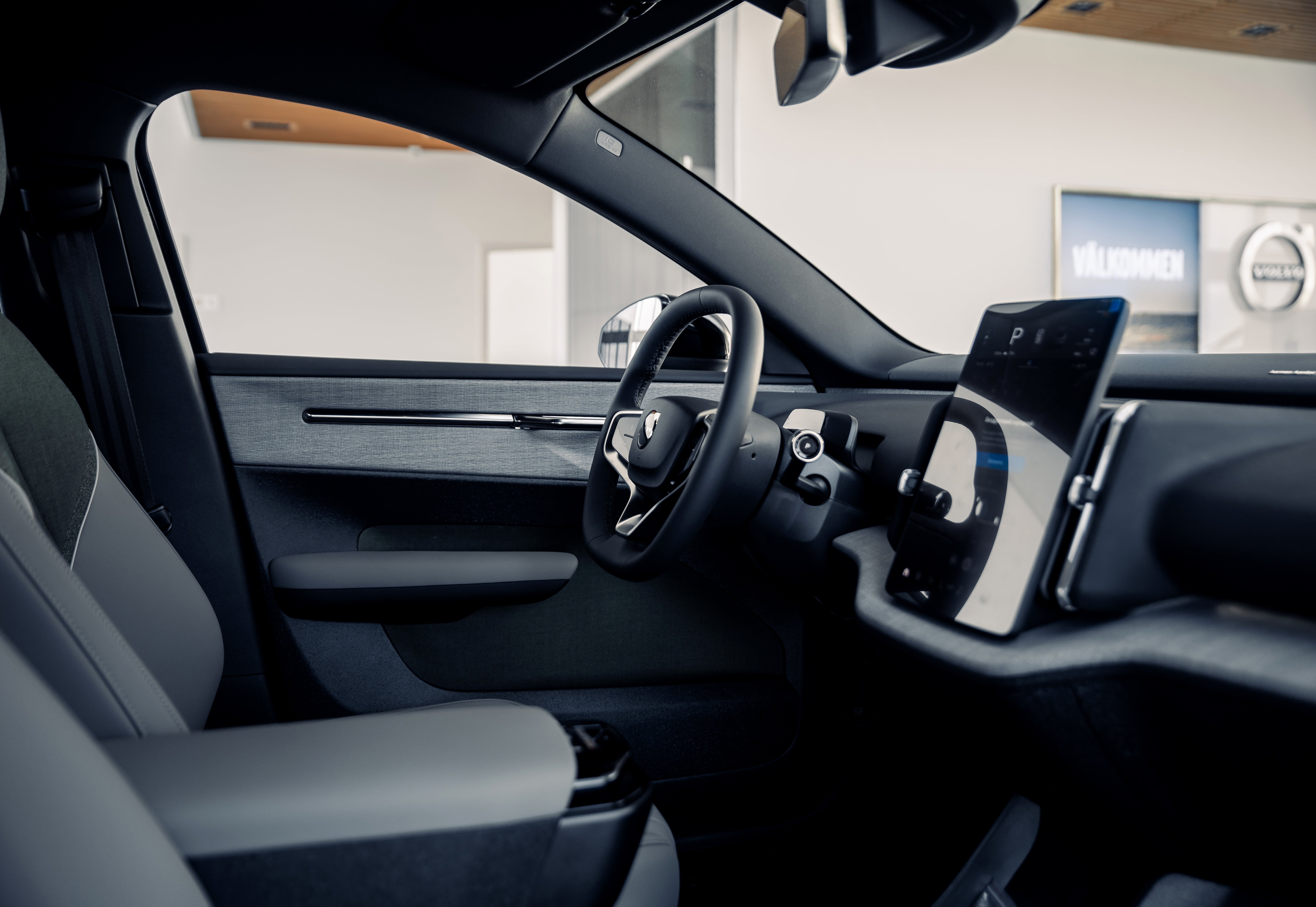 Volvo EX30 Plus Onyx Black