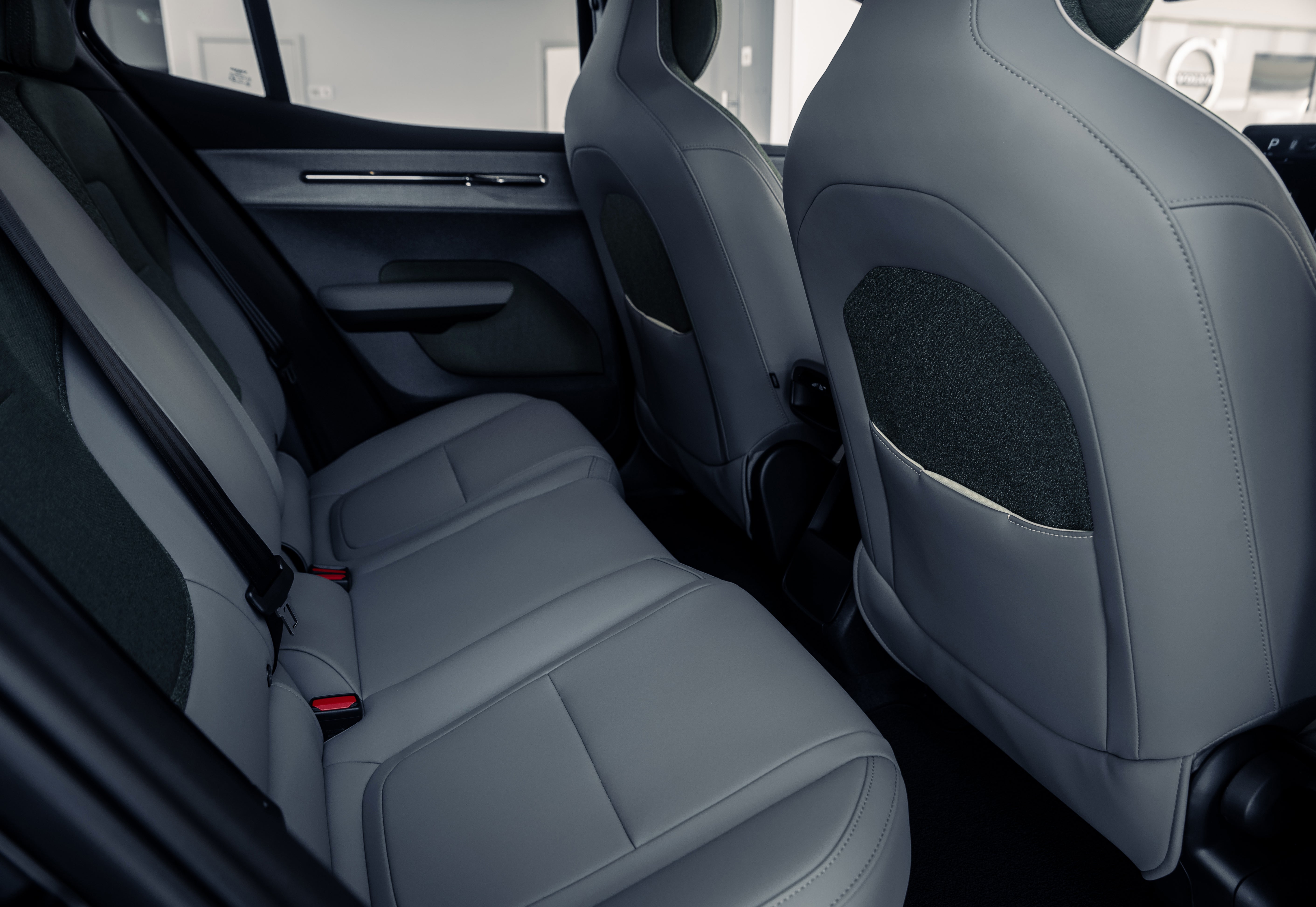 Volvo EX30 Plus Onyx Black