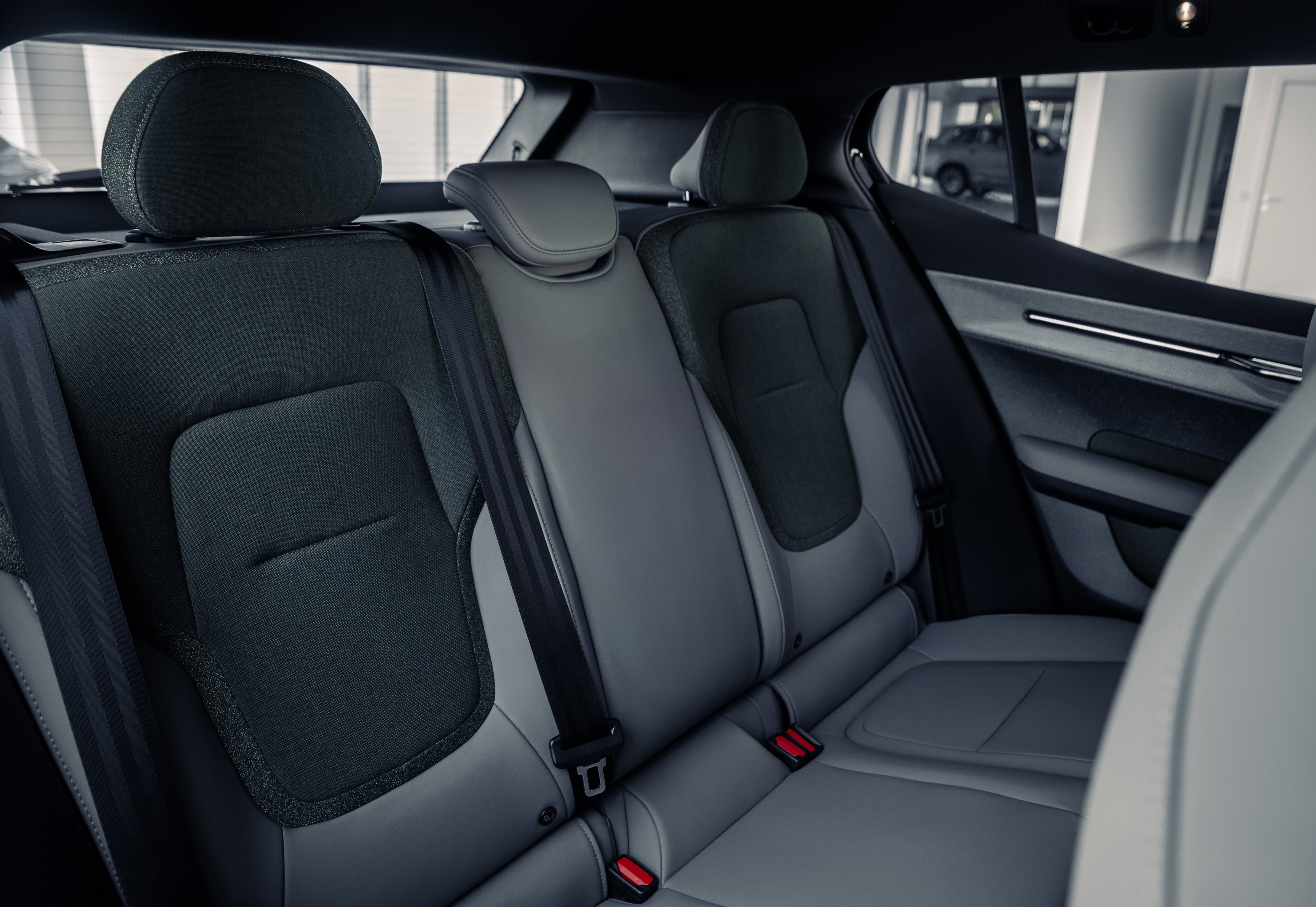 Volvo EX30 Plus Onyx Black