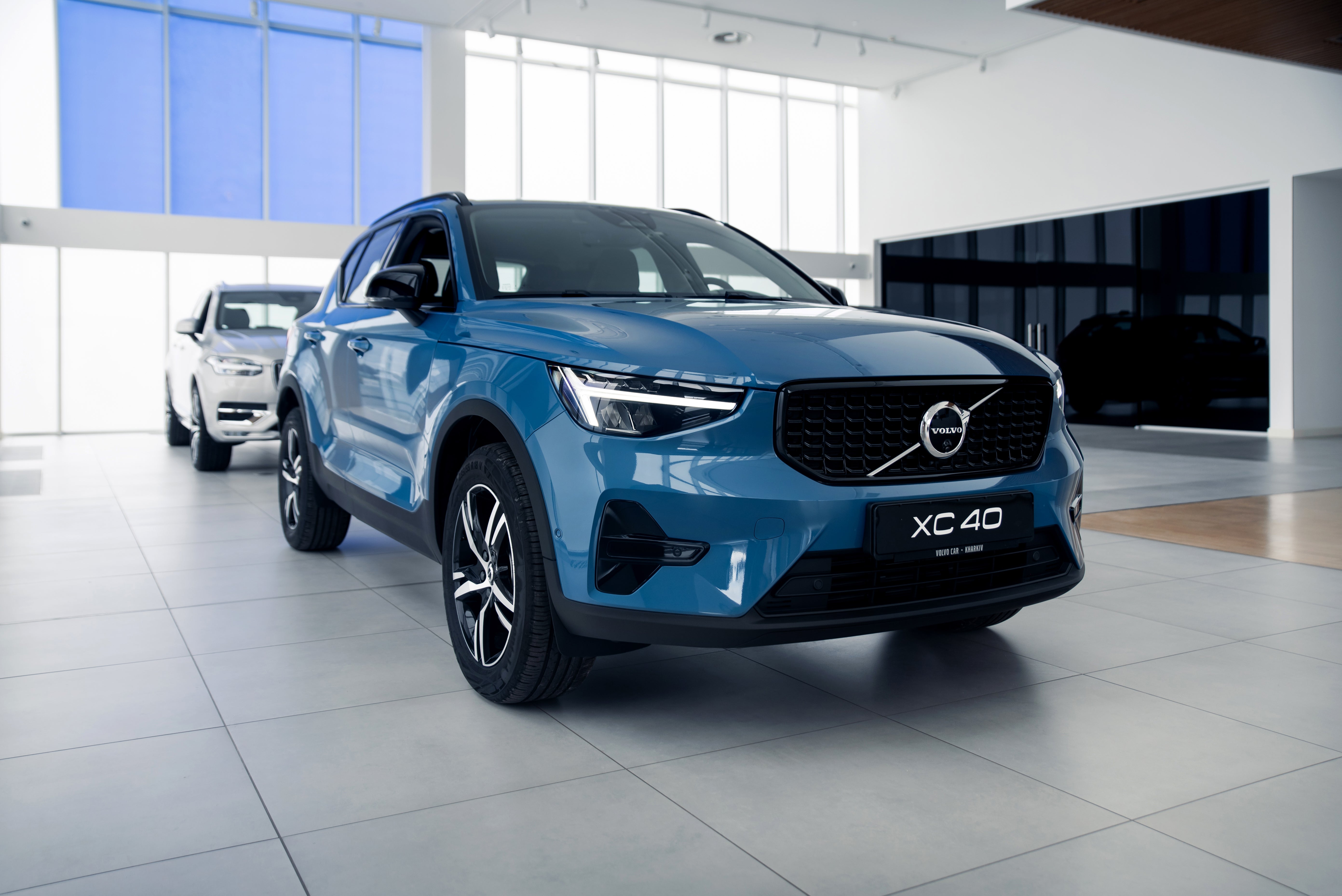 Volvo XC40 B4 Ultra Dark Fjord Blue 2025
