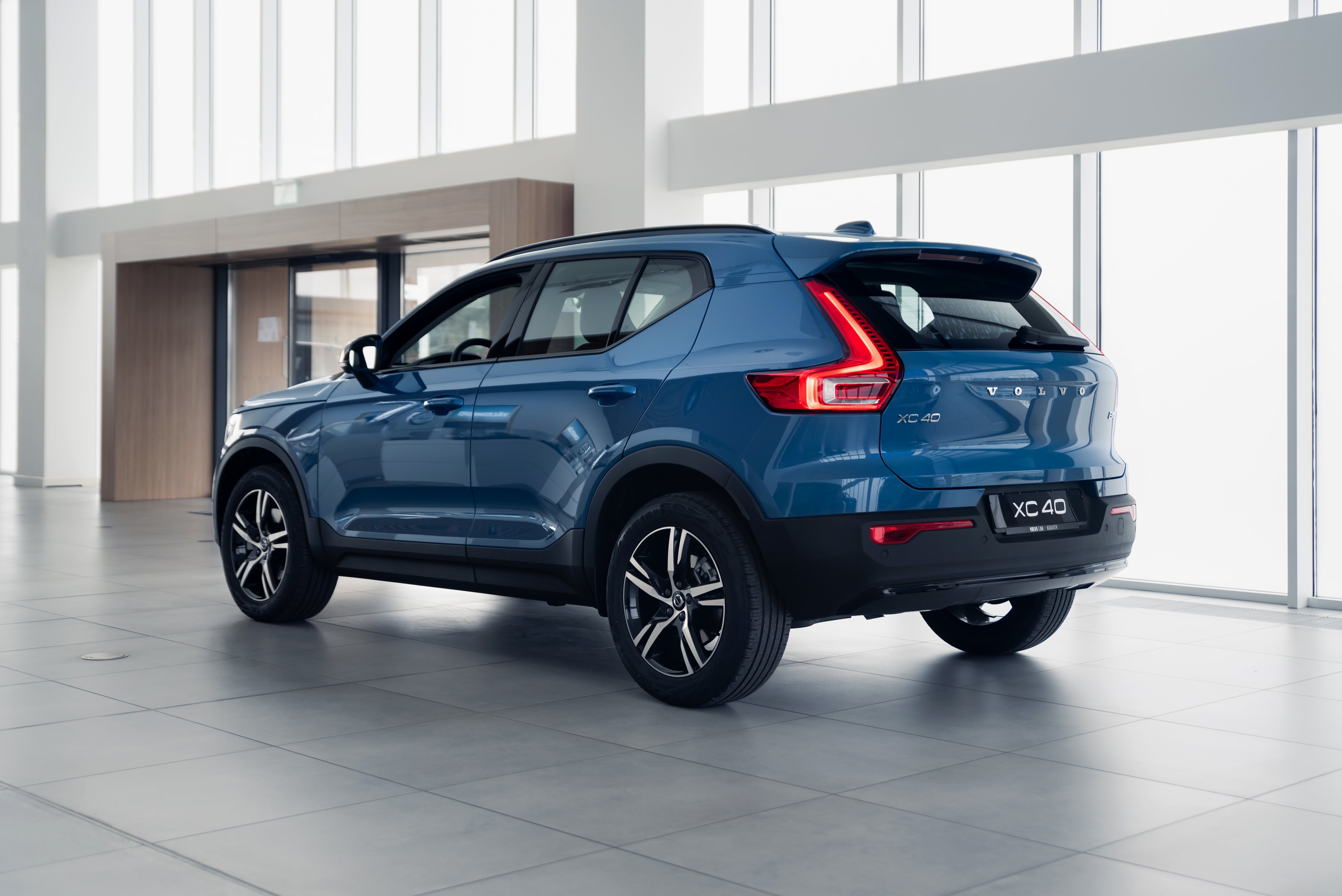 Volvo XC40 B4 Ultra Dark Fjord Blue 2025