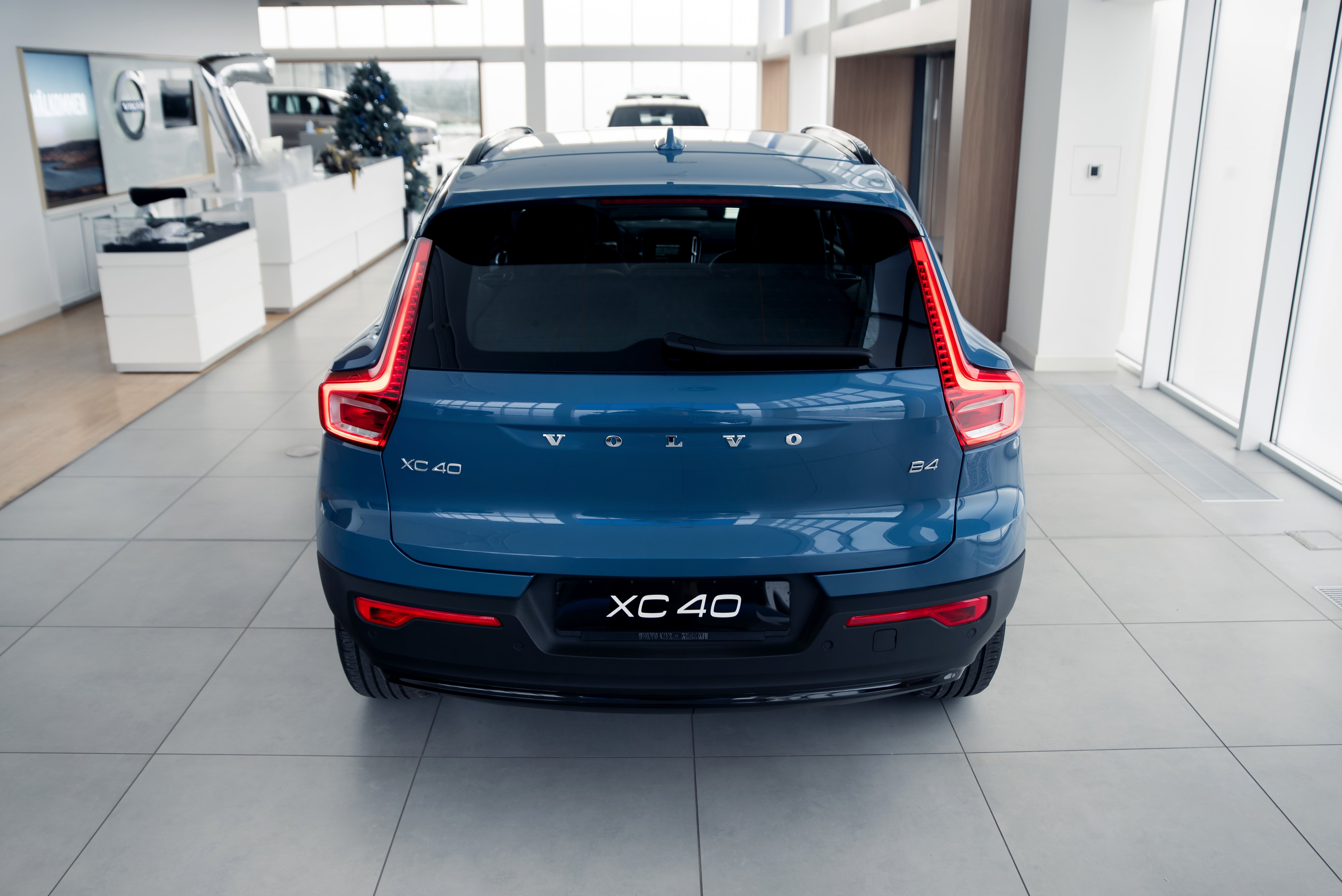Volvo XC40 B4 Ultra Dark Fjord Blue 2025
