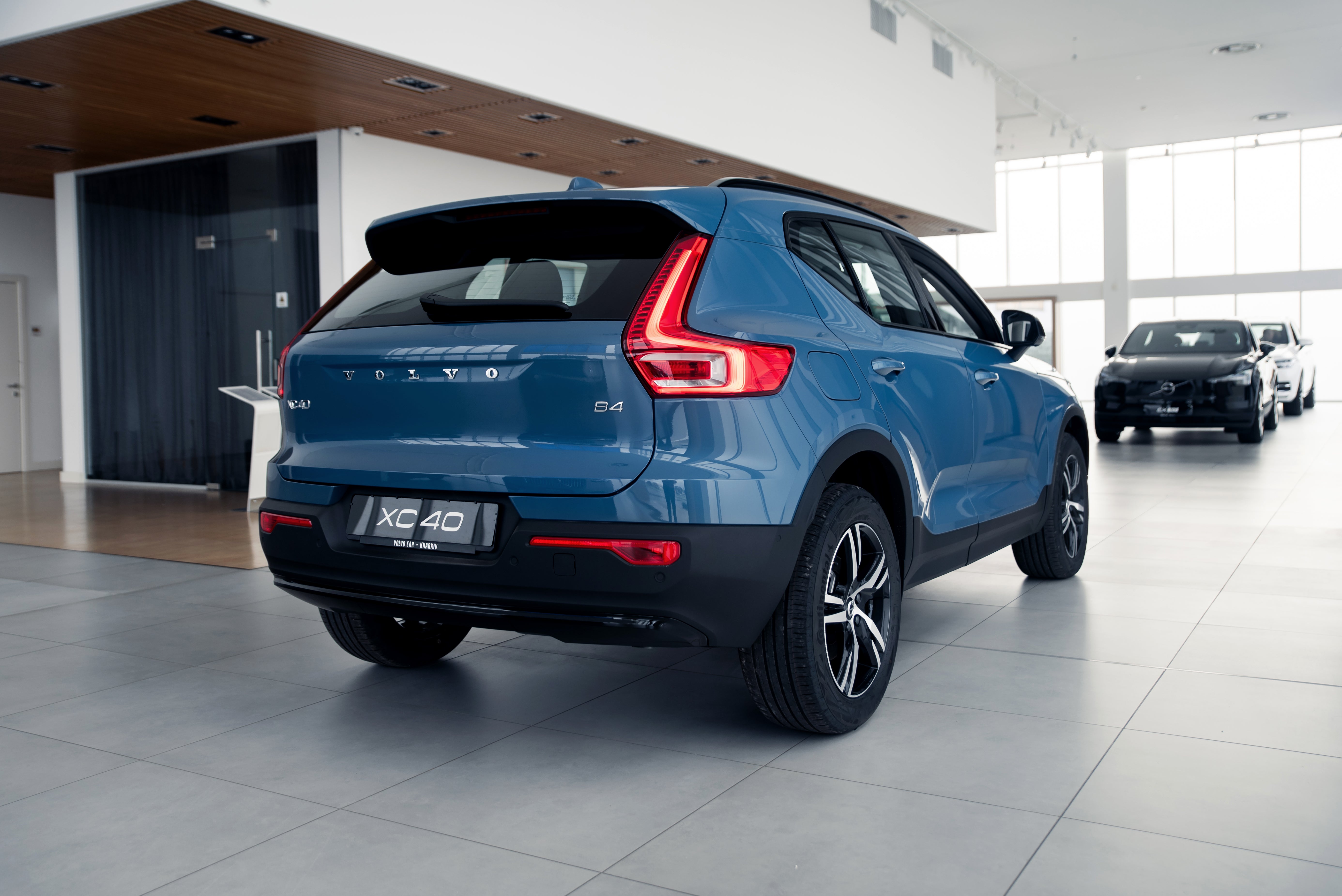 Volvo XC40 B4 Ultra Dark Fjord Blue 2025