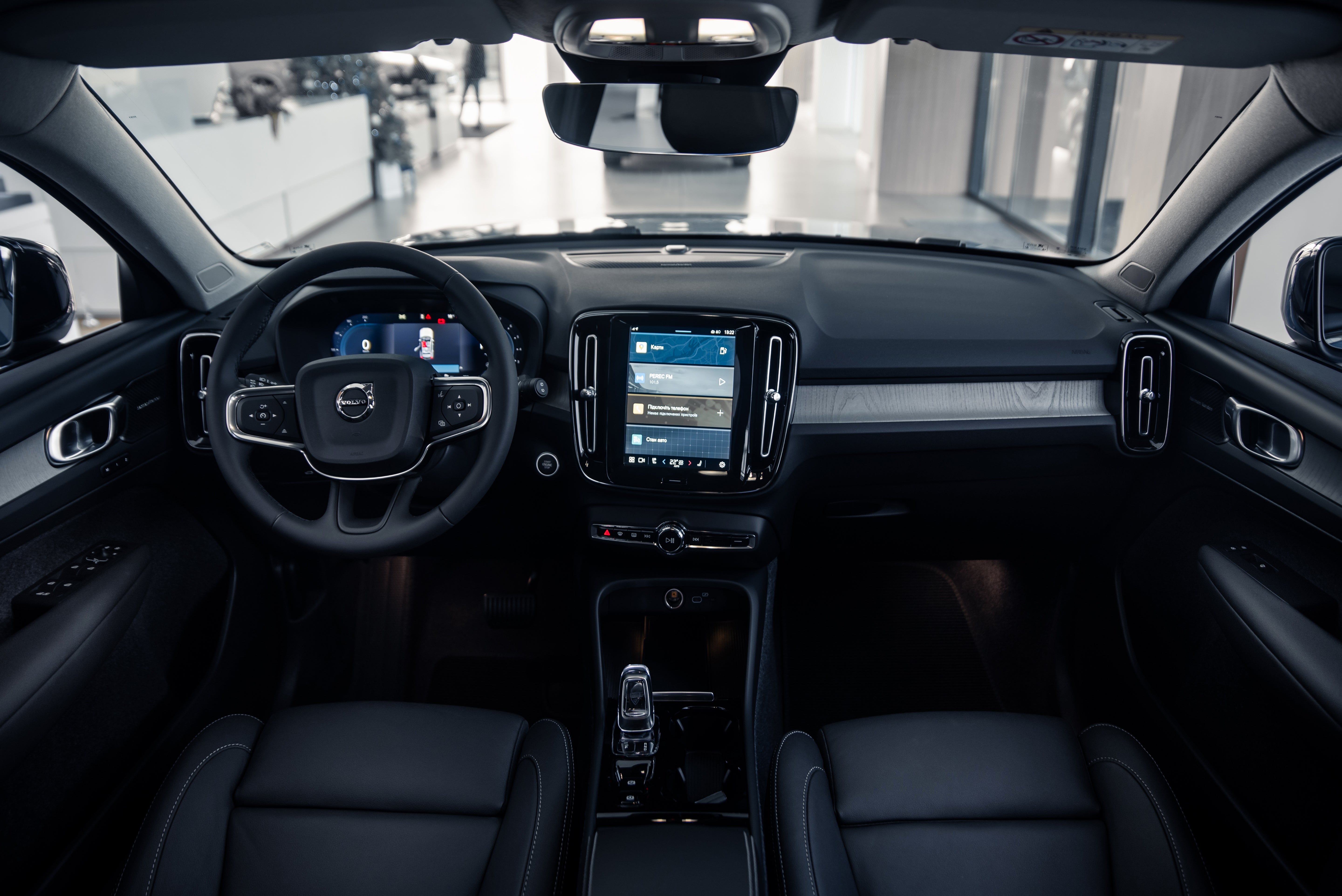 Volvo XC40 B4 Ultra Dark Fjord Blue 2025