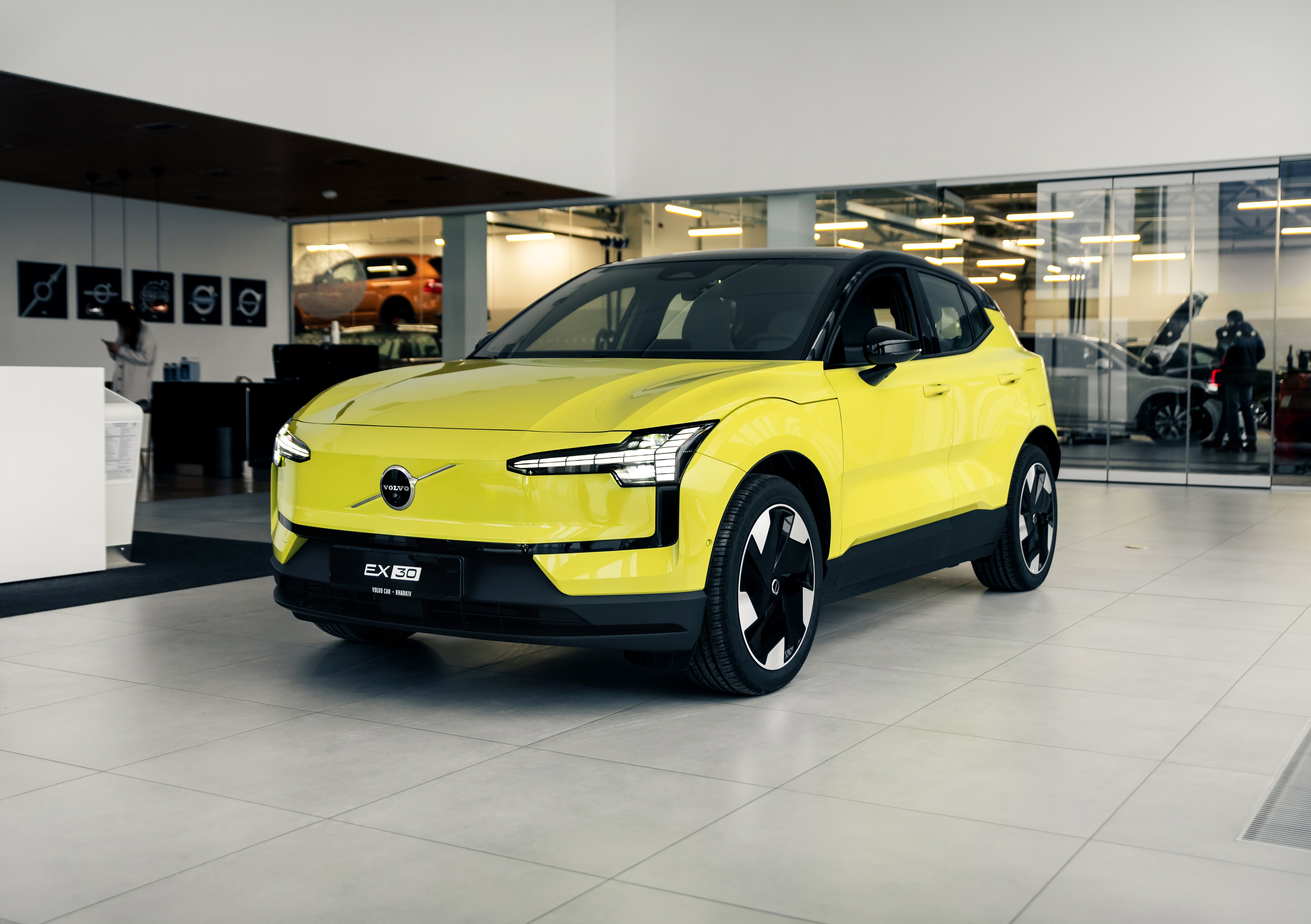 Volvo EX30 Ultra Twin Moss Yellow 2024