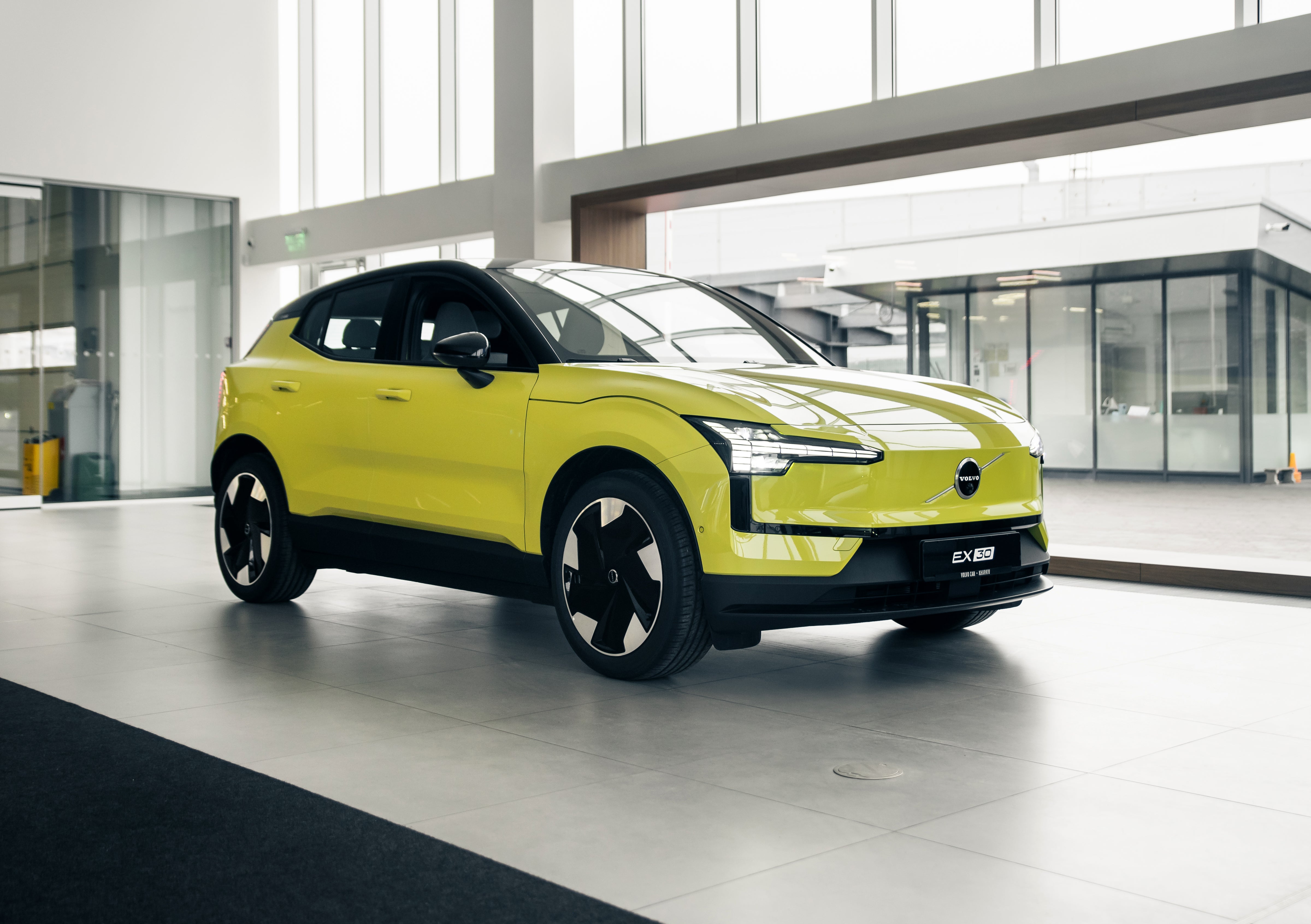 Volvo EX30 Ultra Twin Moss Yellow 2024