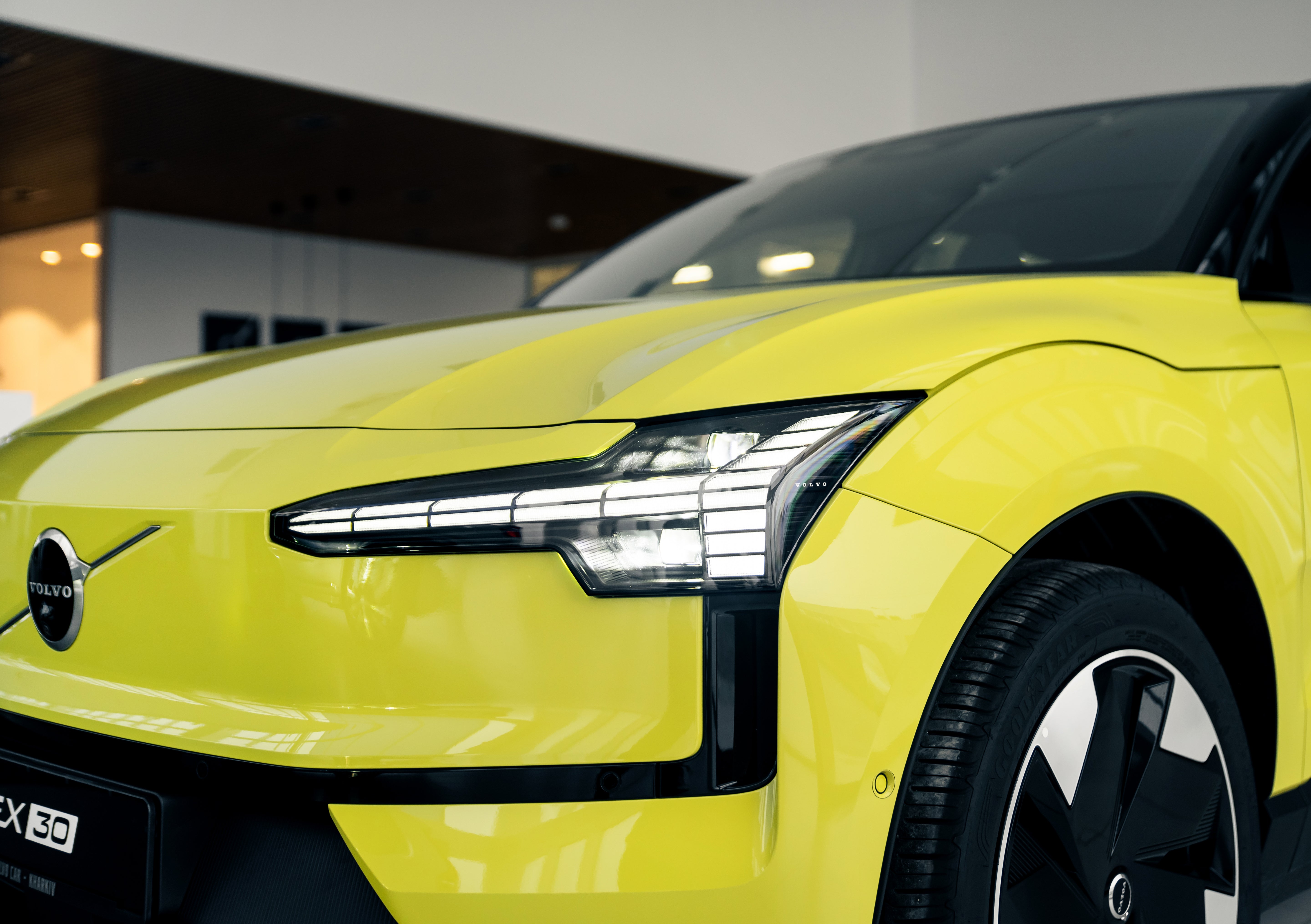 Volvo EX30 Ultra Twin Moss Yellow 2024