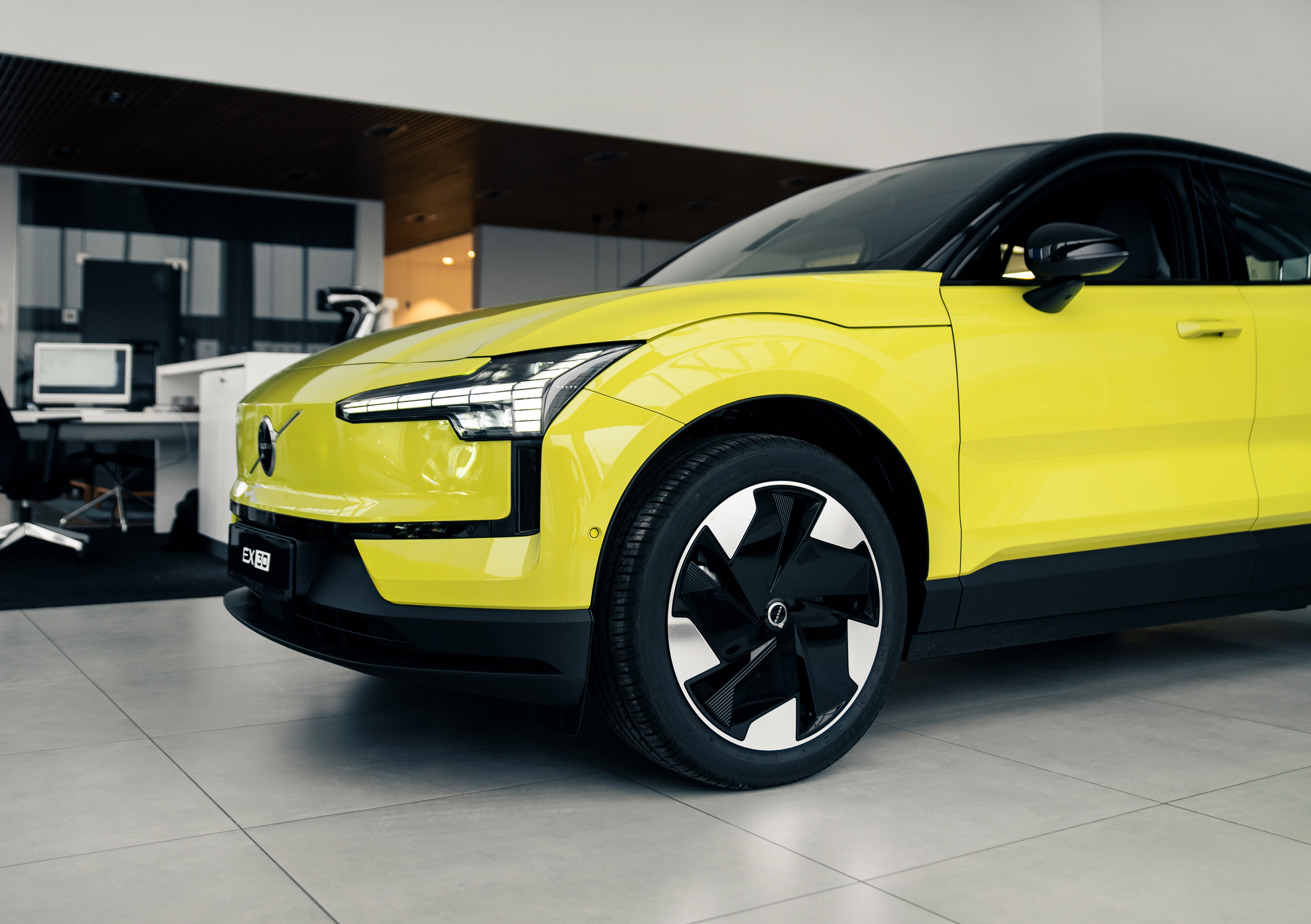 Volvo EX30 Ultra Twin Moss Yellow 2024
