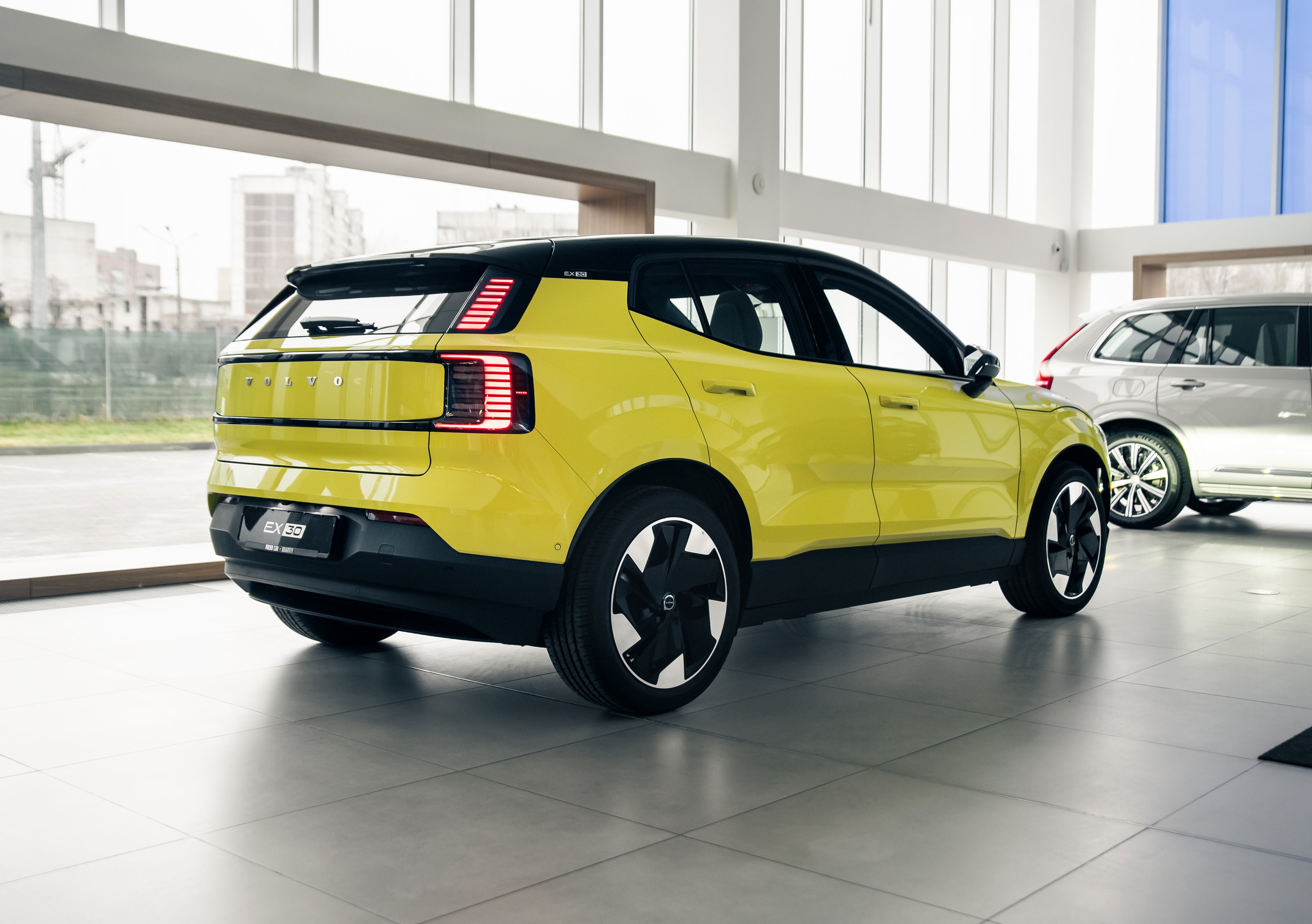 Volvo EX30 Ultra Twin Moss Yellow 2024