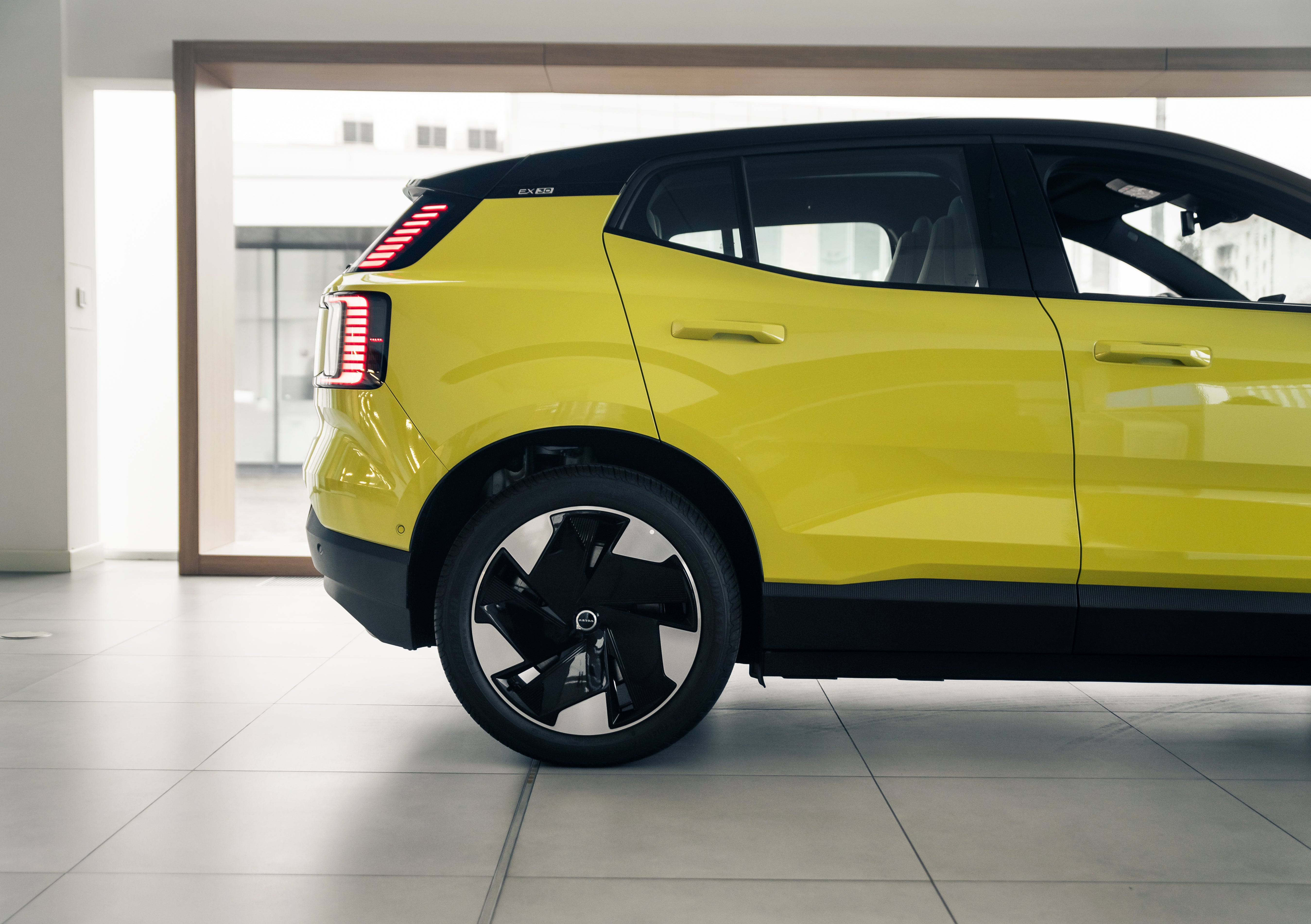 Volvo EX30 Ultra Twin Moss Yellow 2024