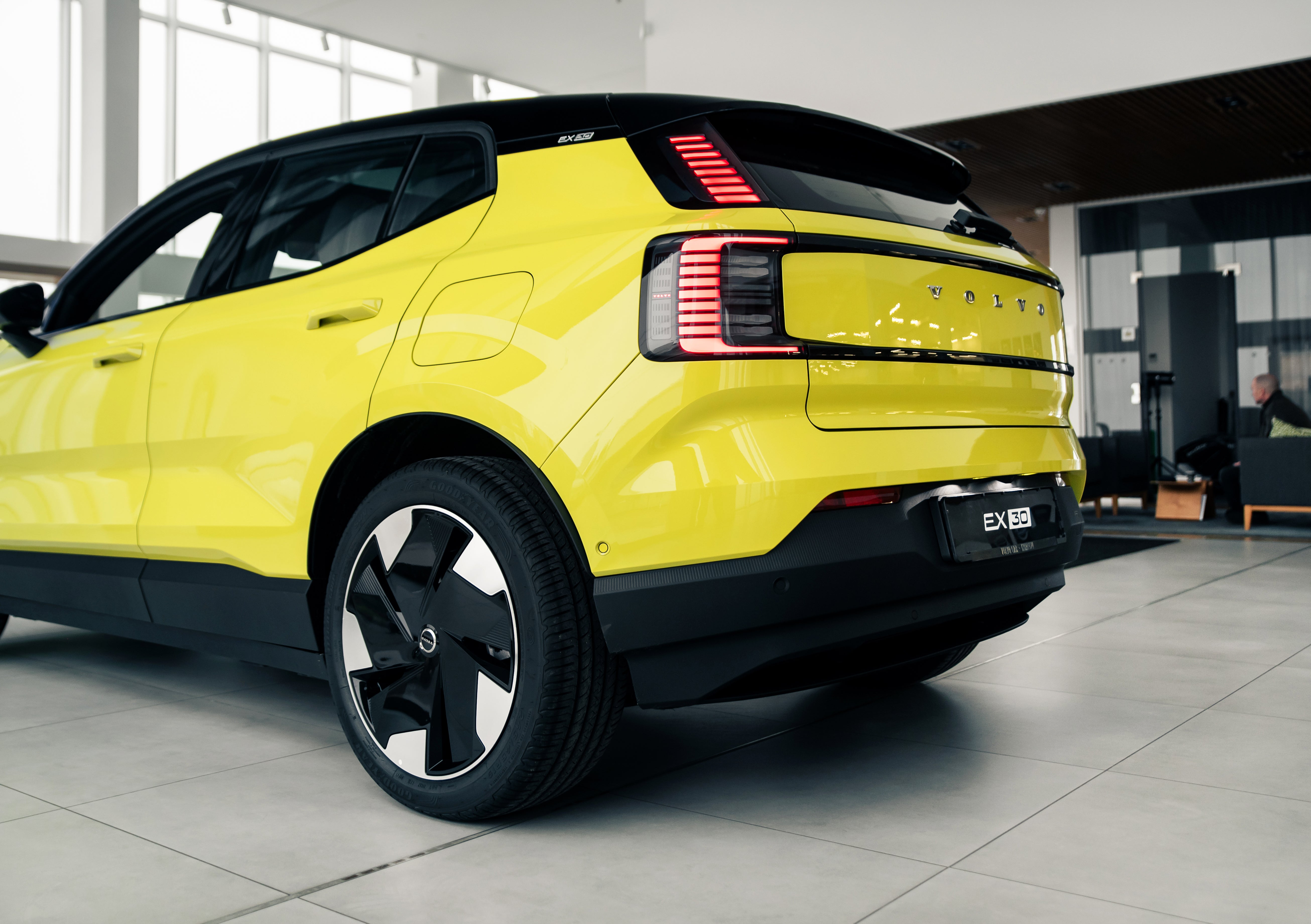 Volvo EX30 Ultra Twin Moss Yellow 2024