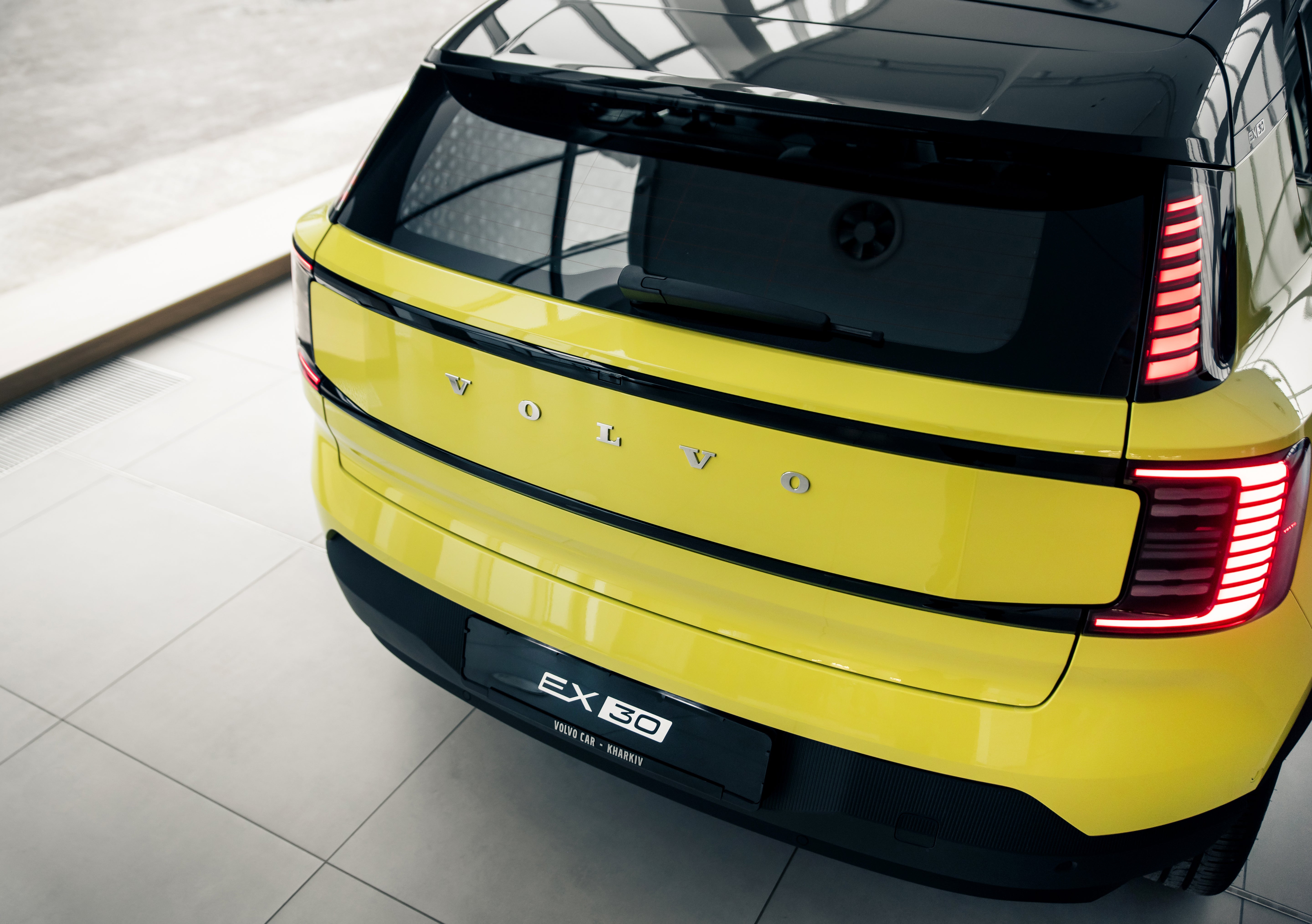 Volvo EX30 Ultra Twin Moss Yellow 2024