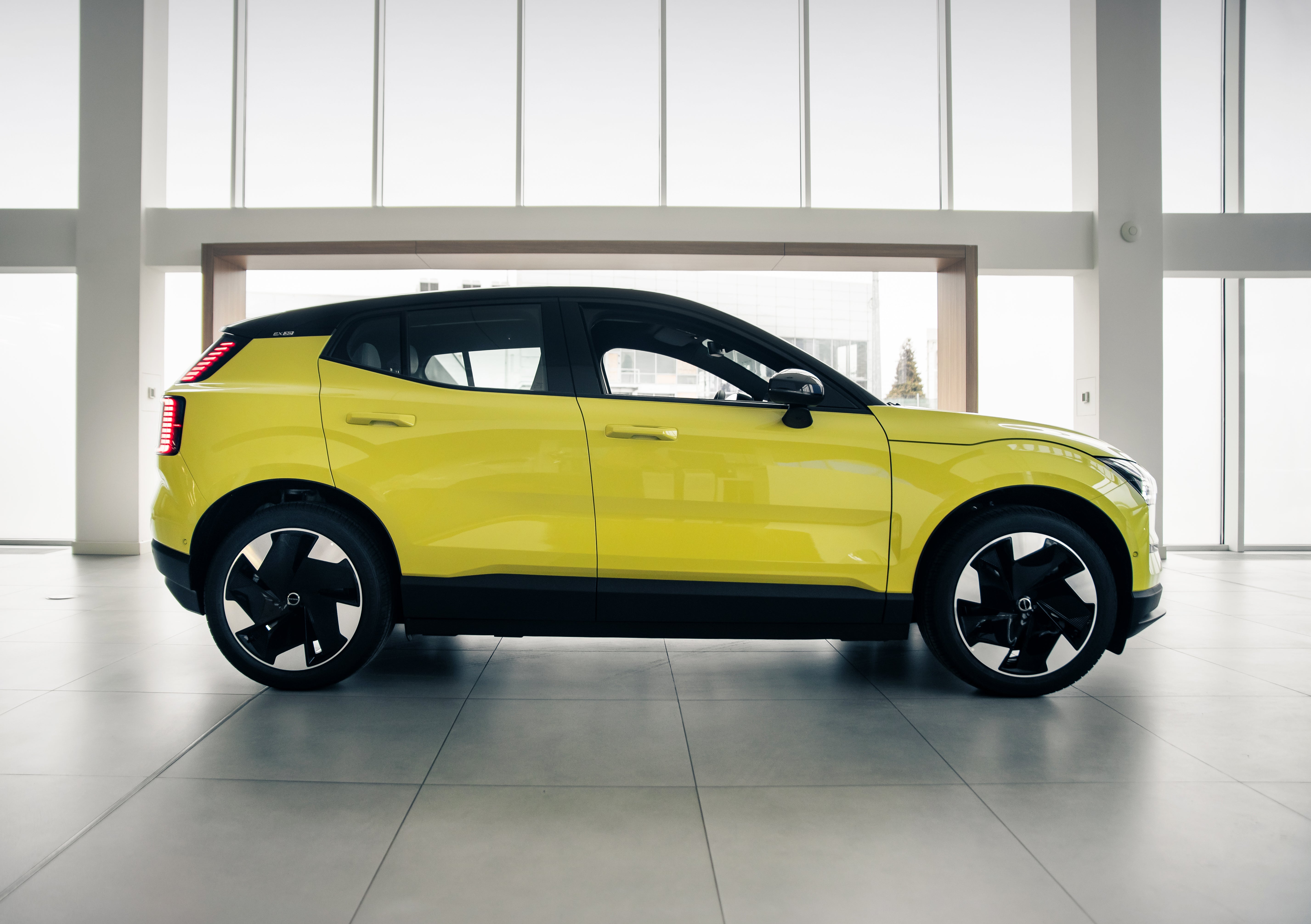 Volvo EX30 Ultra Twin Moss Yellow 2024