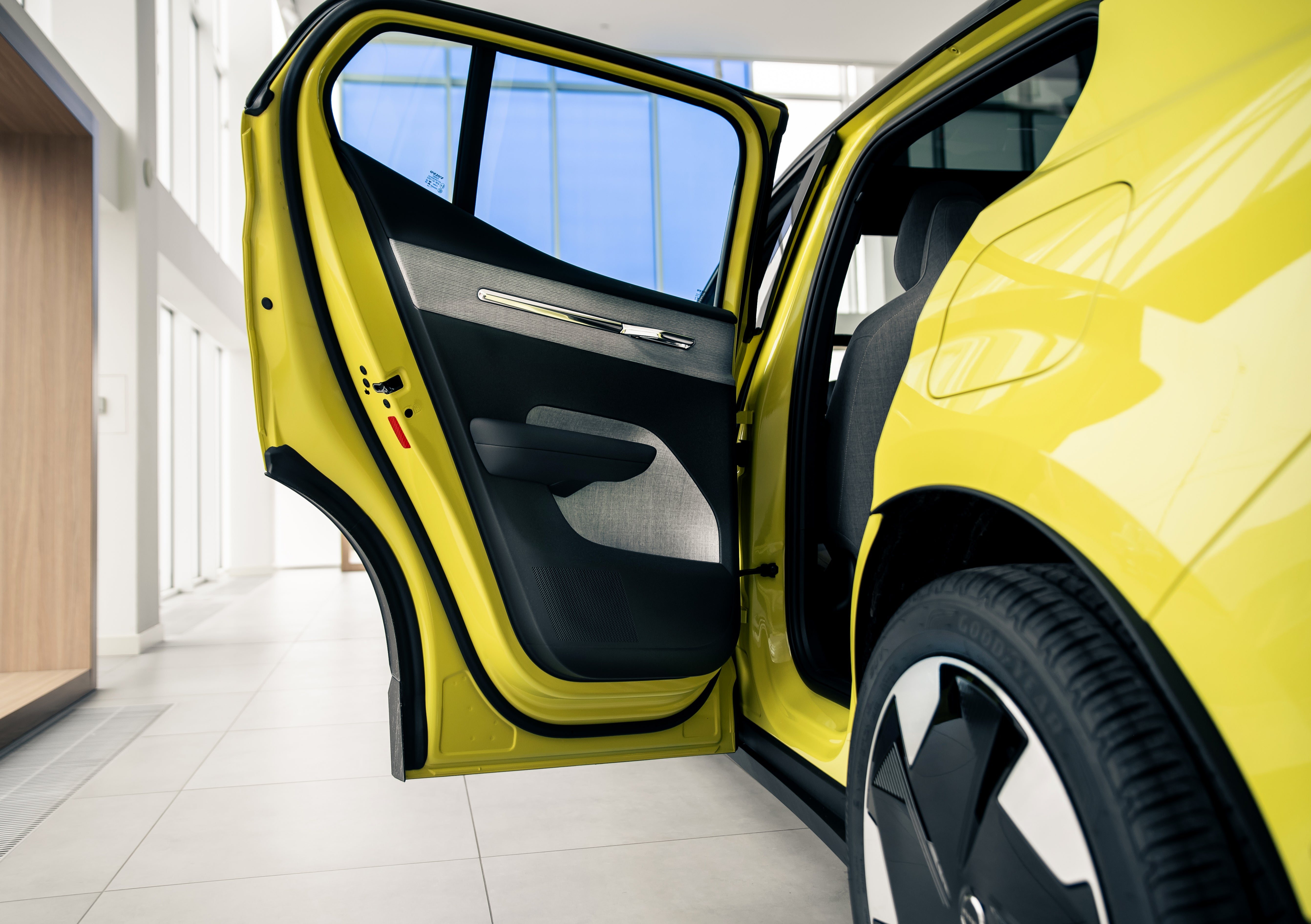 Volvo EX30 Ultra Twin Moss Yellow 2024