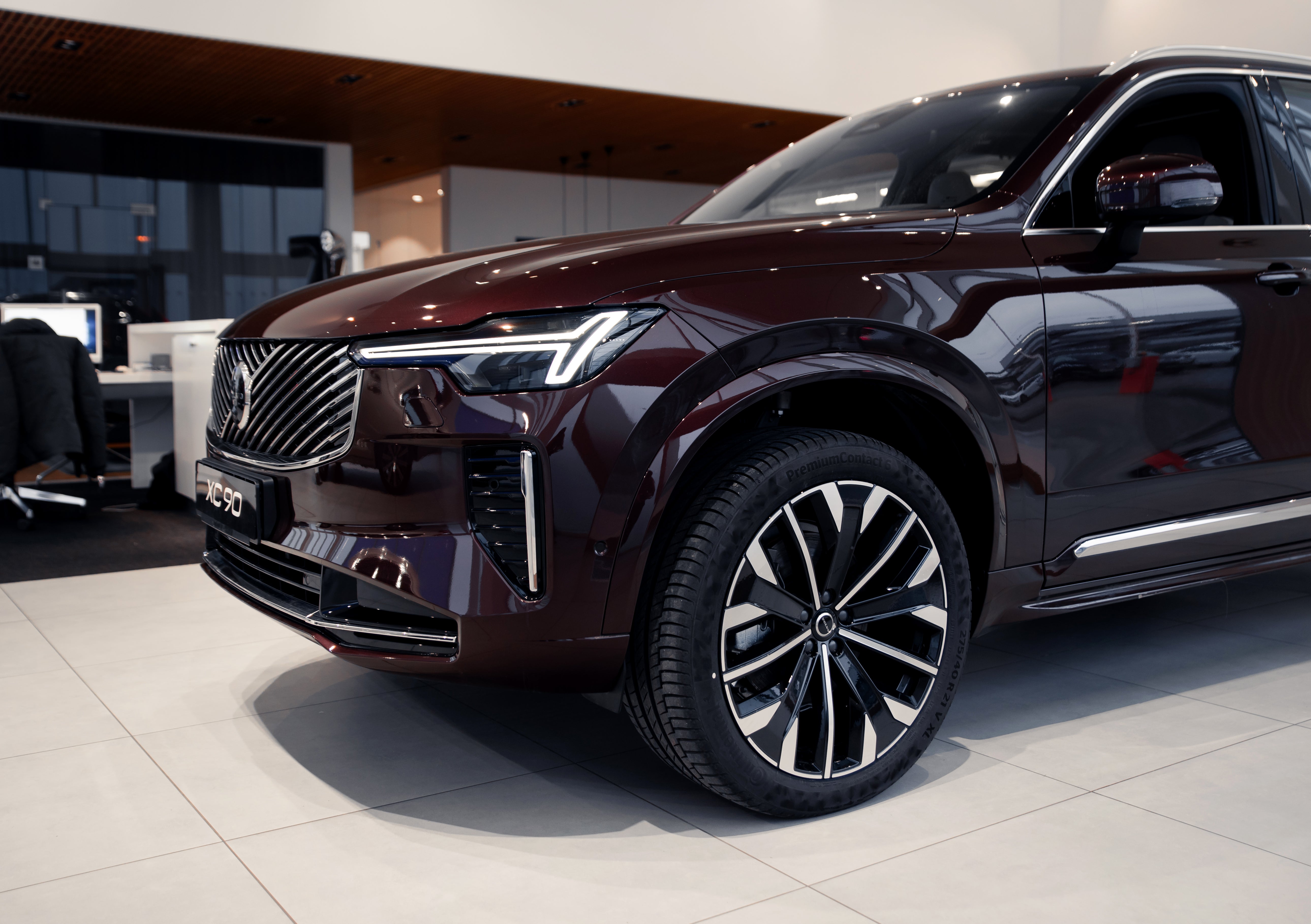 Volvo XC90 B5 Plus Bright Mulberry