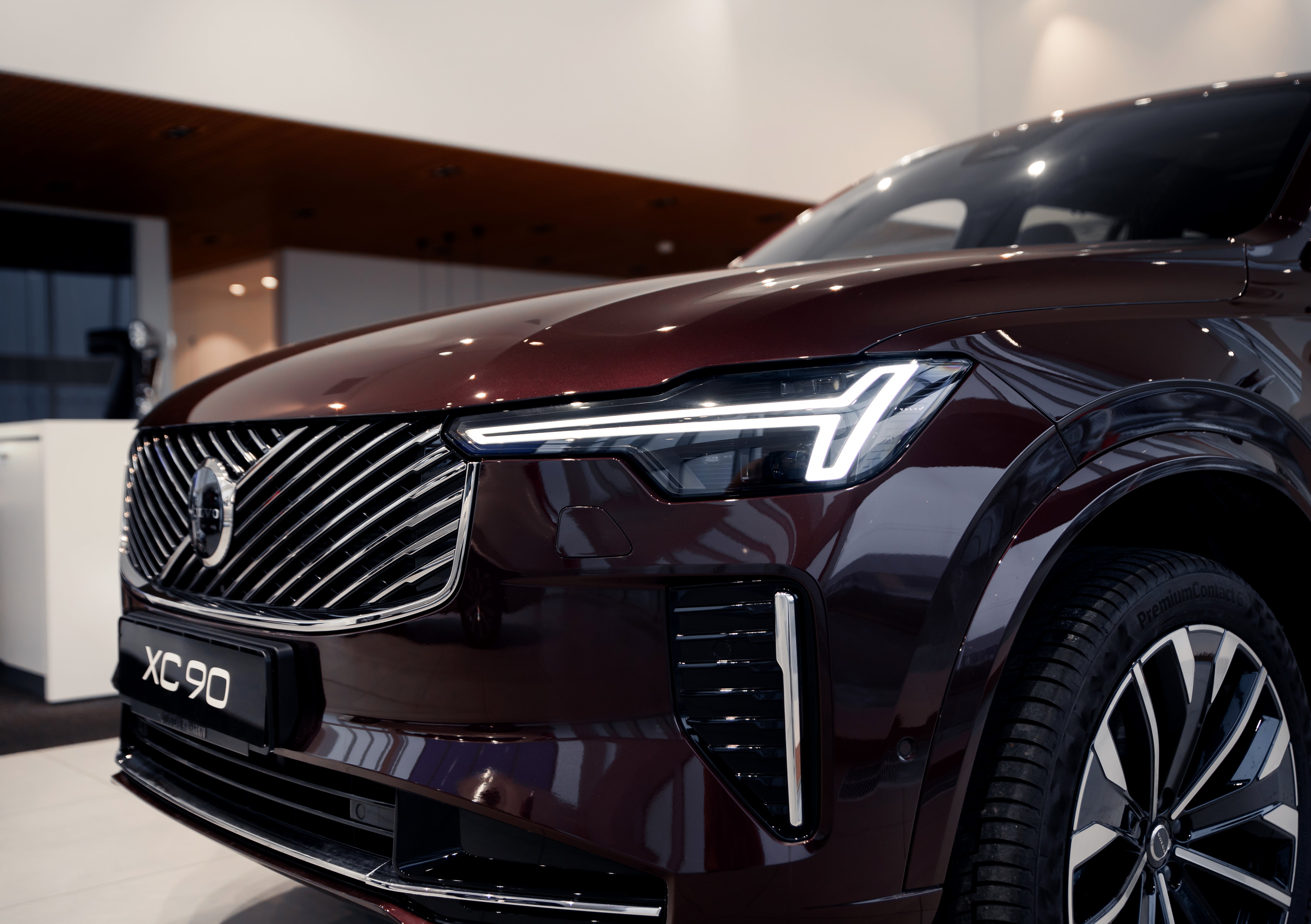 Volvo XC90 B5 Plus Bright Mulberry