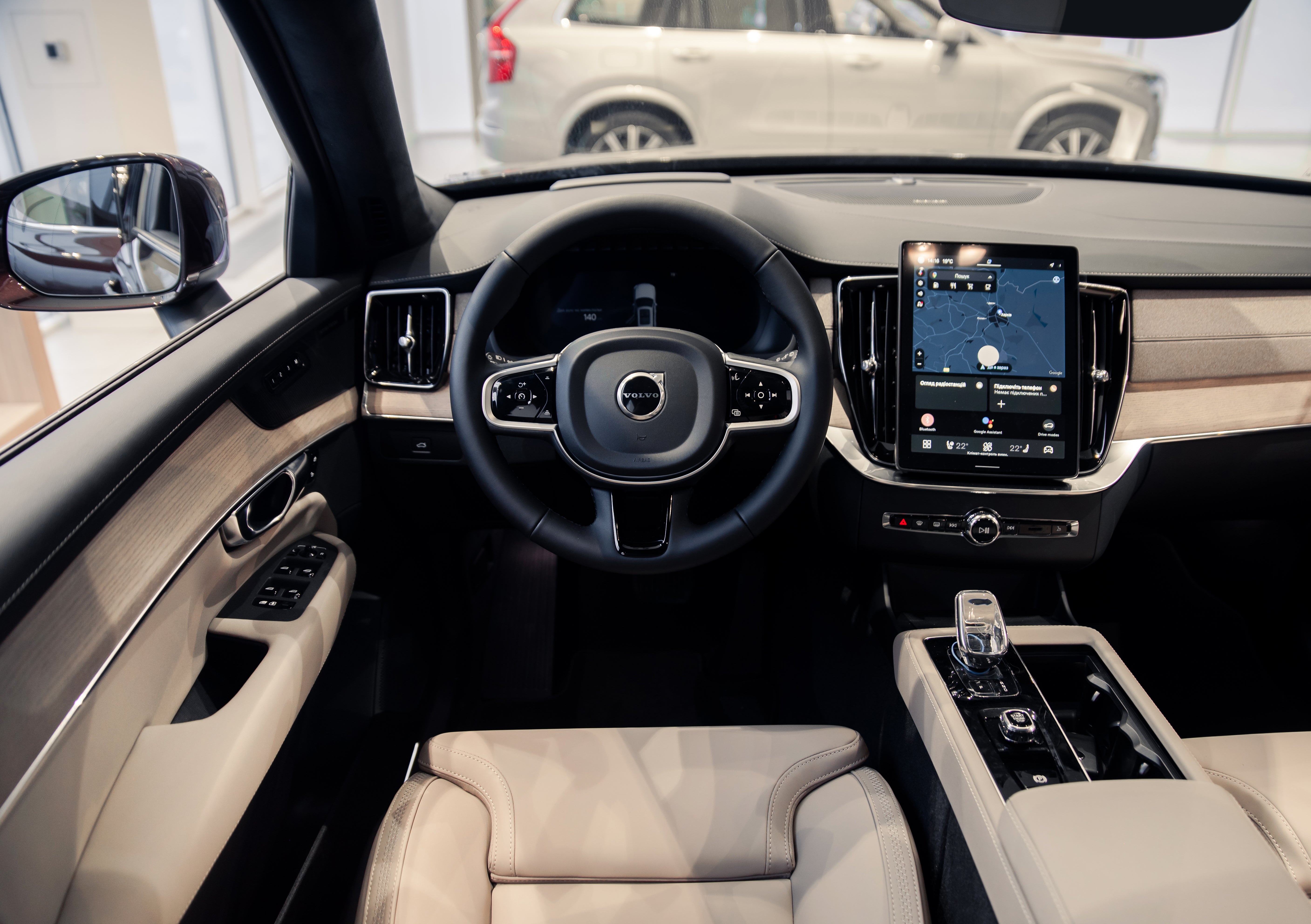 Volvo XC90 B5 Plus Bright Mulberry