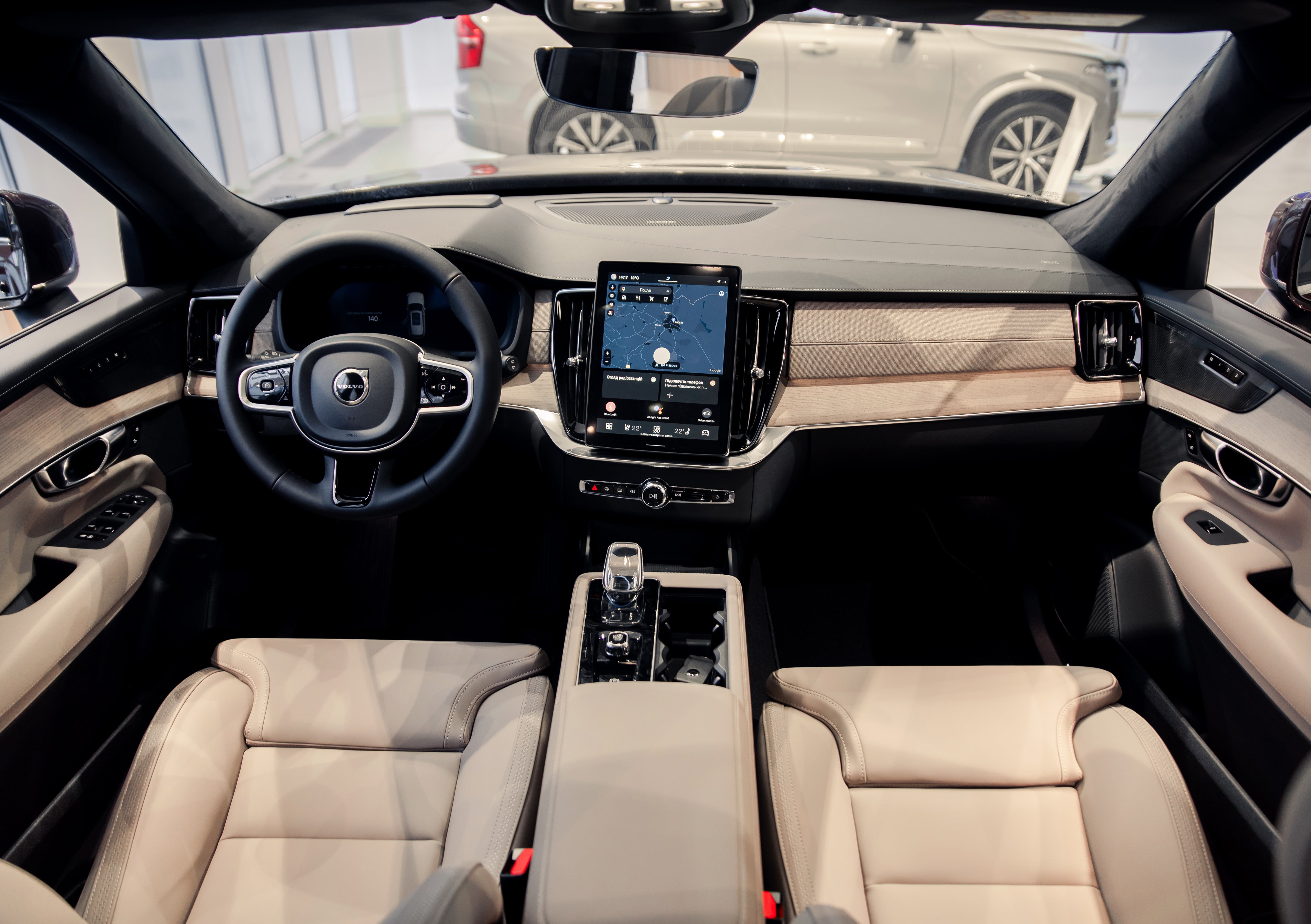 Volvo XC90 B5 Plus Bright Mulberry