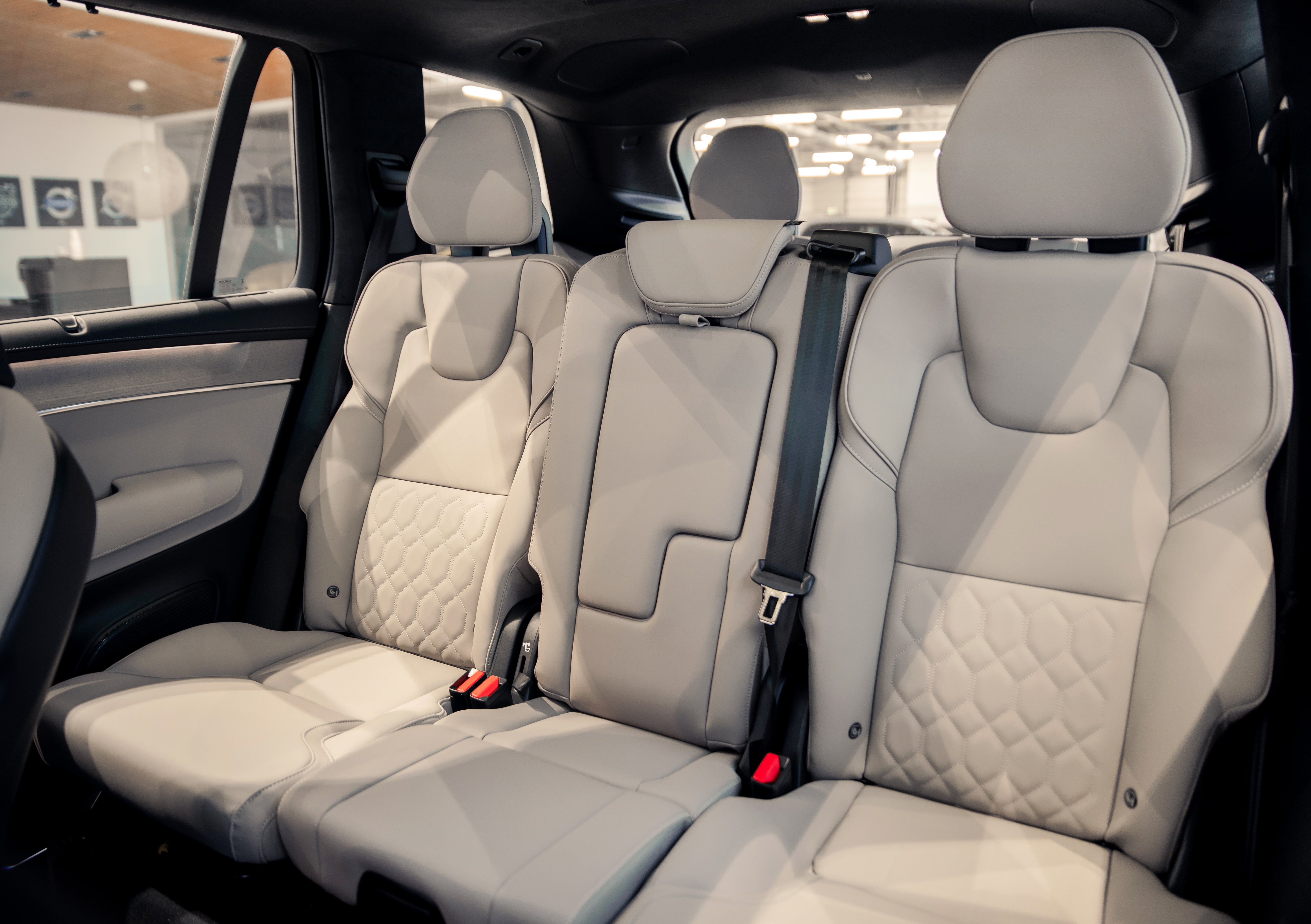 Volvo XC90 B5 Plus Bright Mulberry