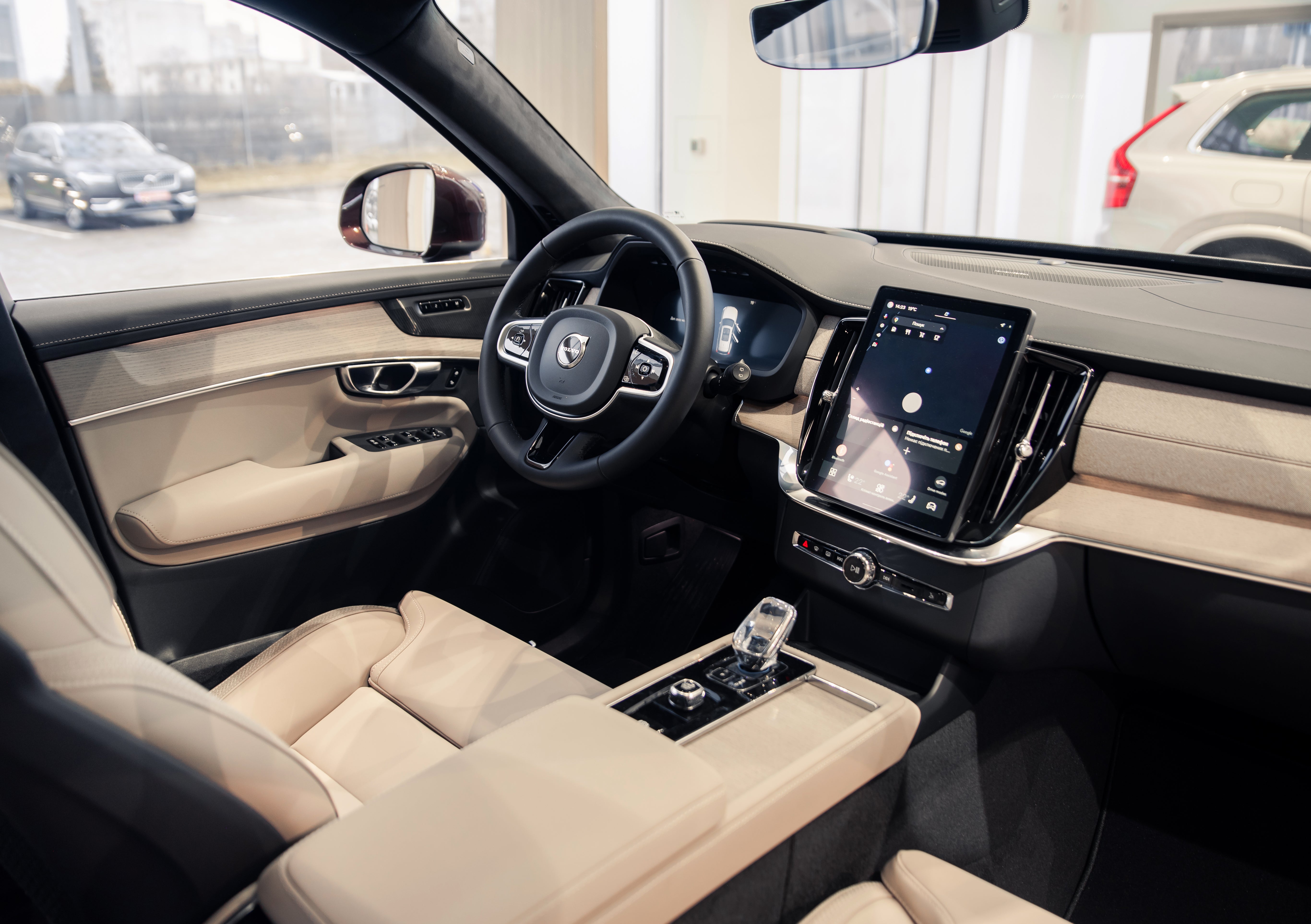 Volvo XC90 B5 Plus Bright Mulberry