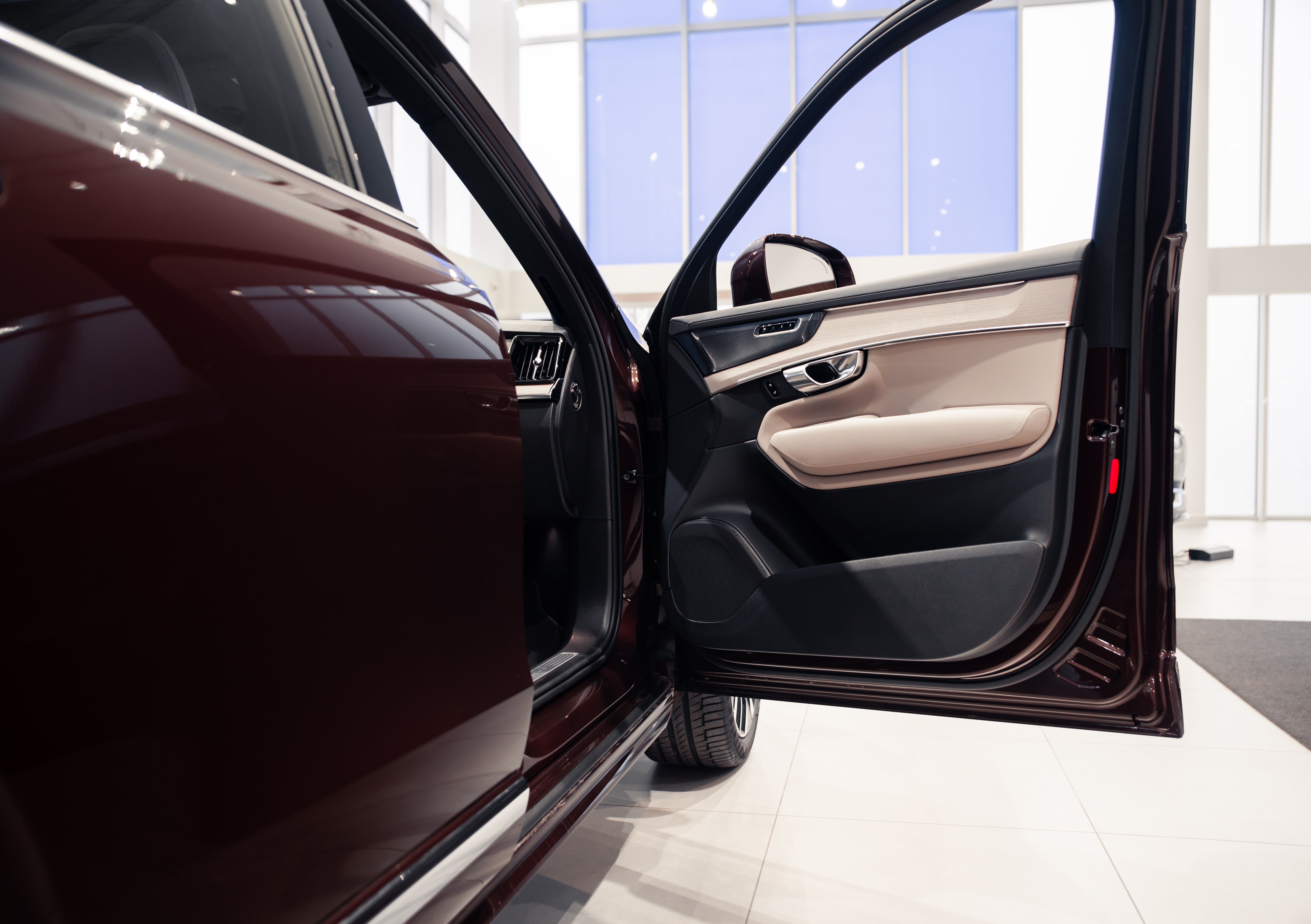 Volvo XC90 B5 Plus Bright Mulberry