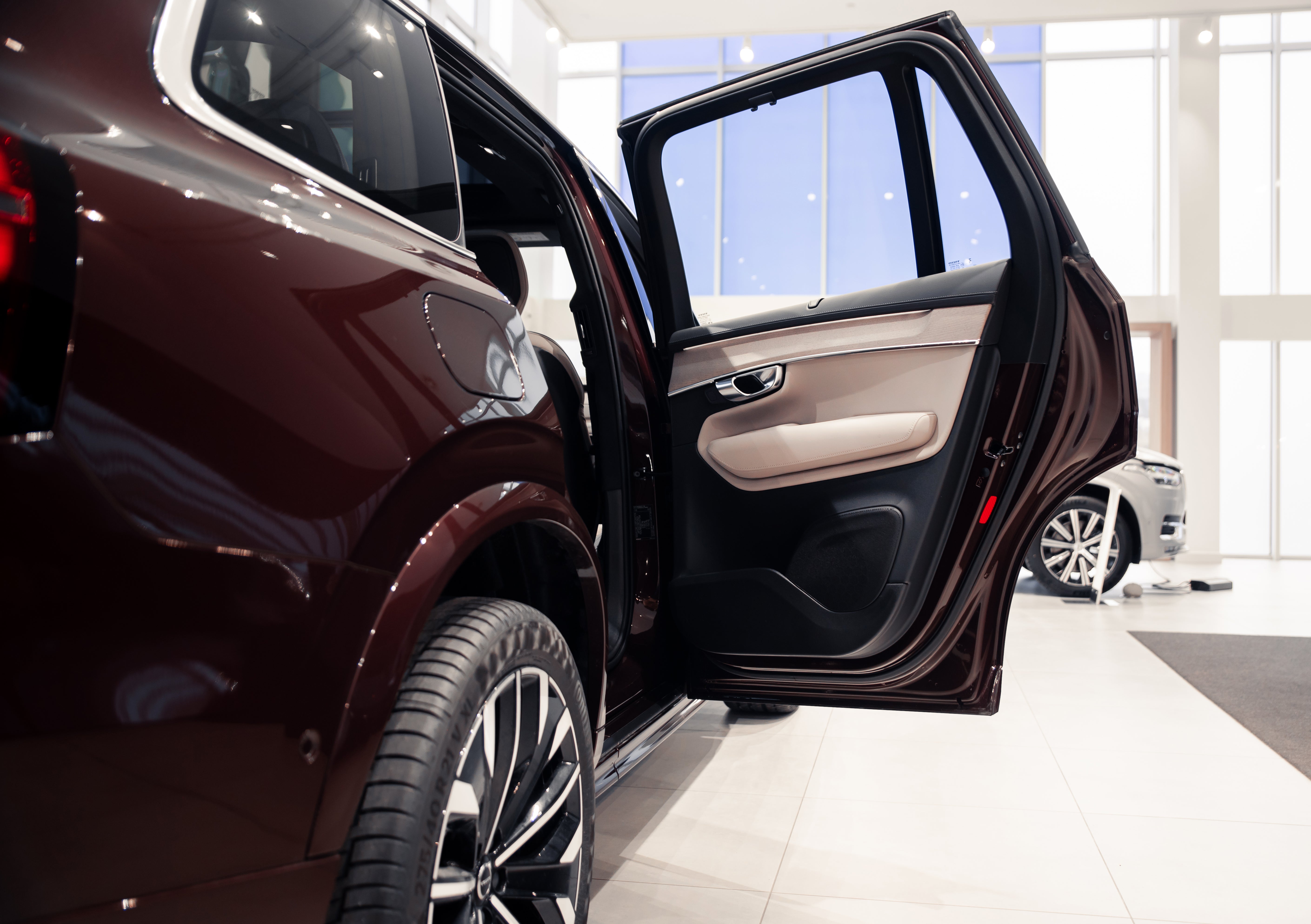 Volvo XC90 B5 Plus Bright Mulberry