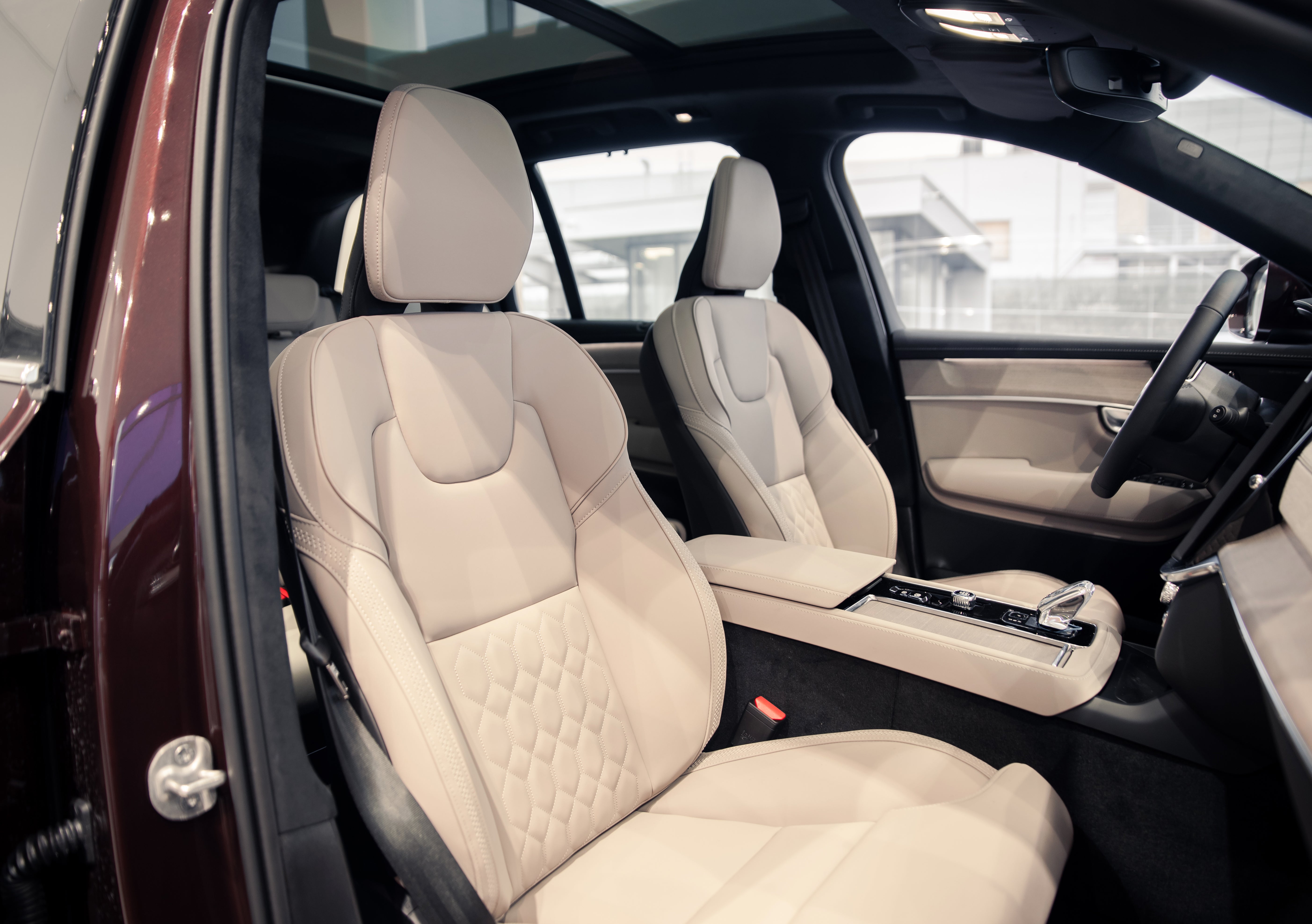 Volvo XC90 B5 Plus Bright Mulberry