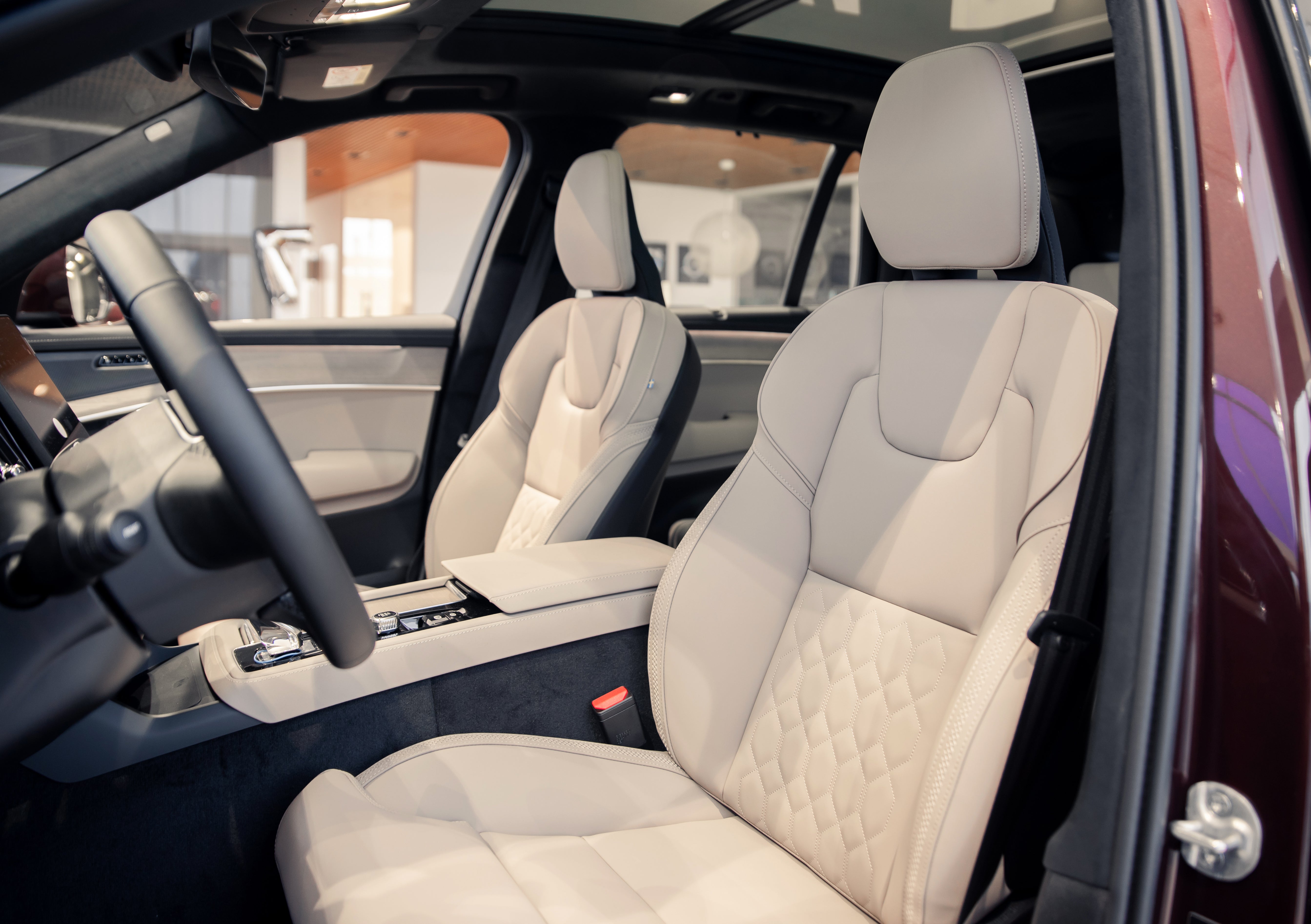 Volvo XC90 B5 Plus Bright Mulberry