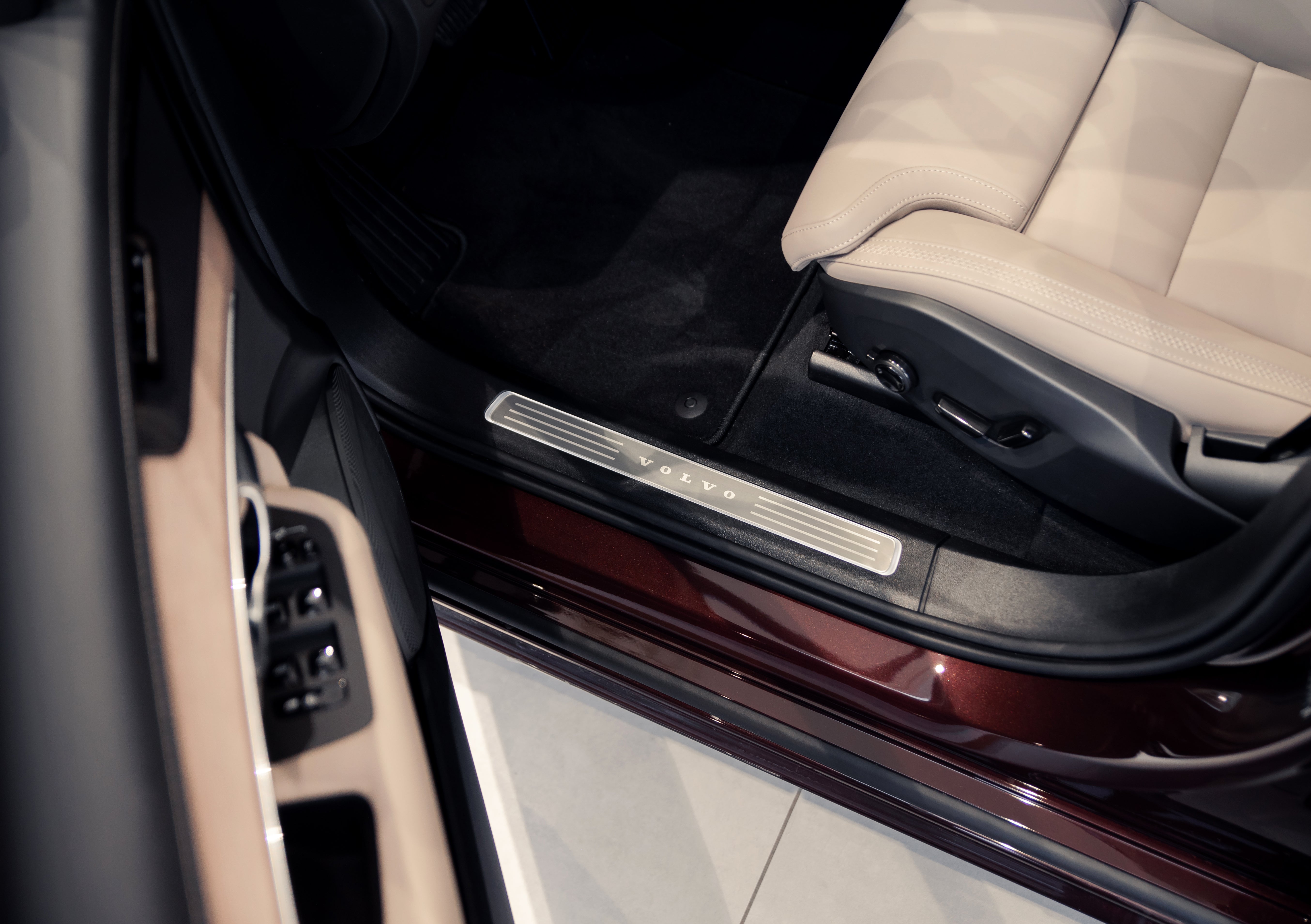 Volvo XC90 B5 Plus Bright Mulberry