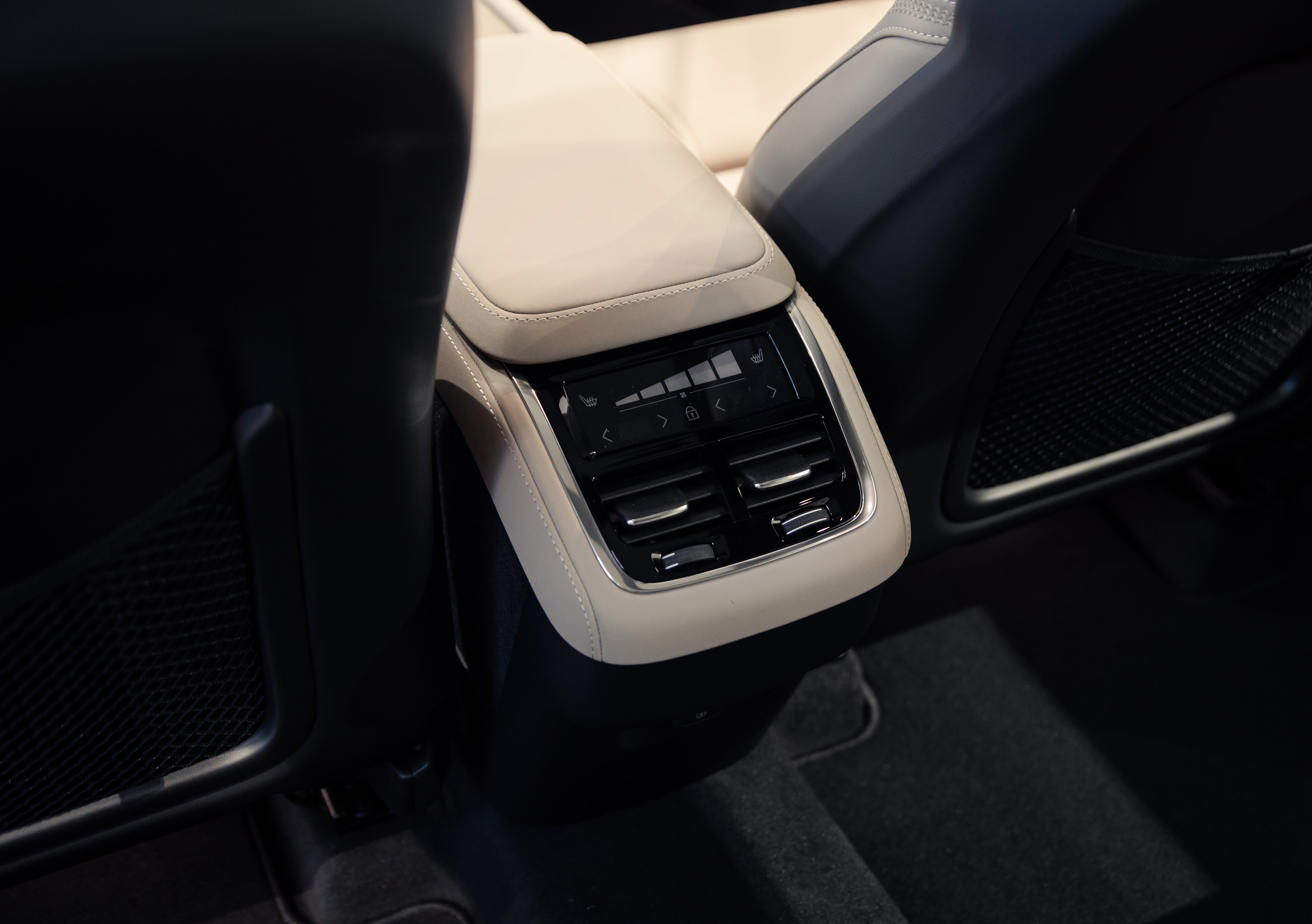 Volvo XC90 B5 Plus Bright Mulberry